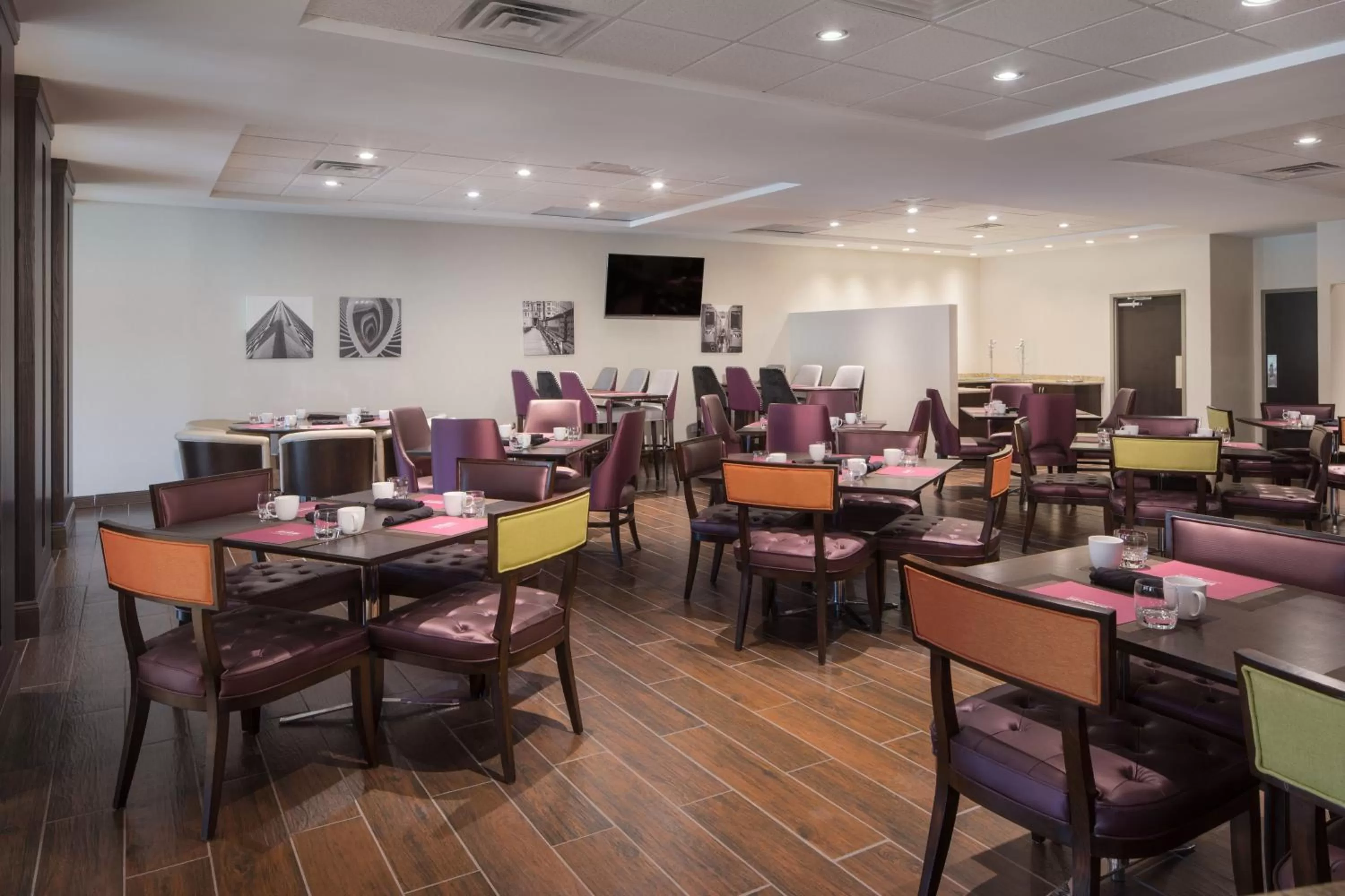 Restaurant/places to eat in Crowne Plaza Chicago SW - Burr Ridge by IHG