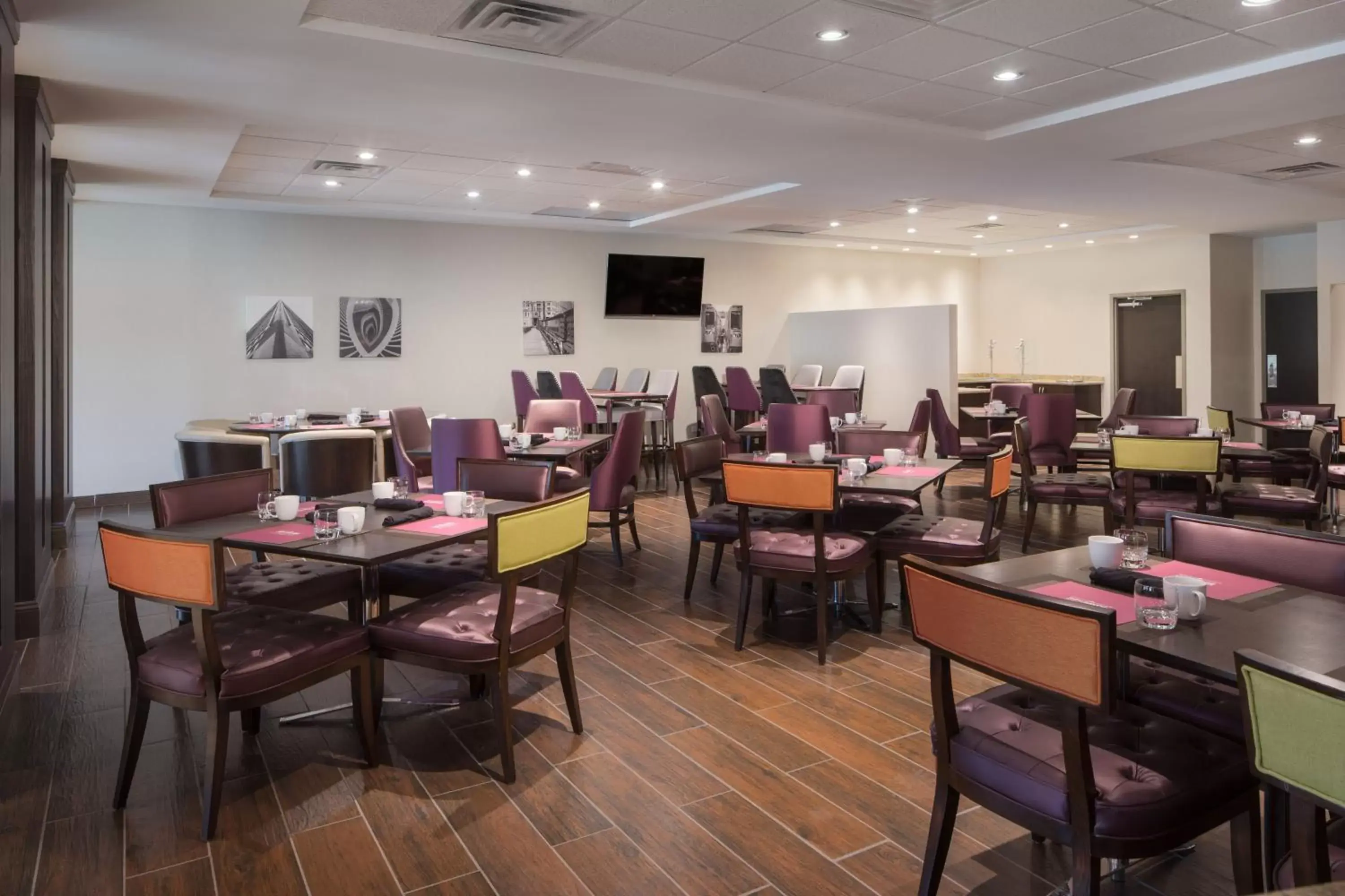 Restaurant/places to eat in Crowne Plaza Chicago SW - Burr Ridge by IHG Restaurant/places to eat in Crowne Plaza Chicago SW - Burr Ridge by IHG