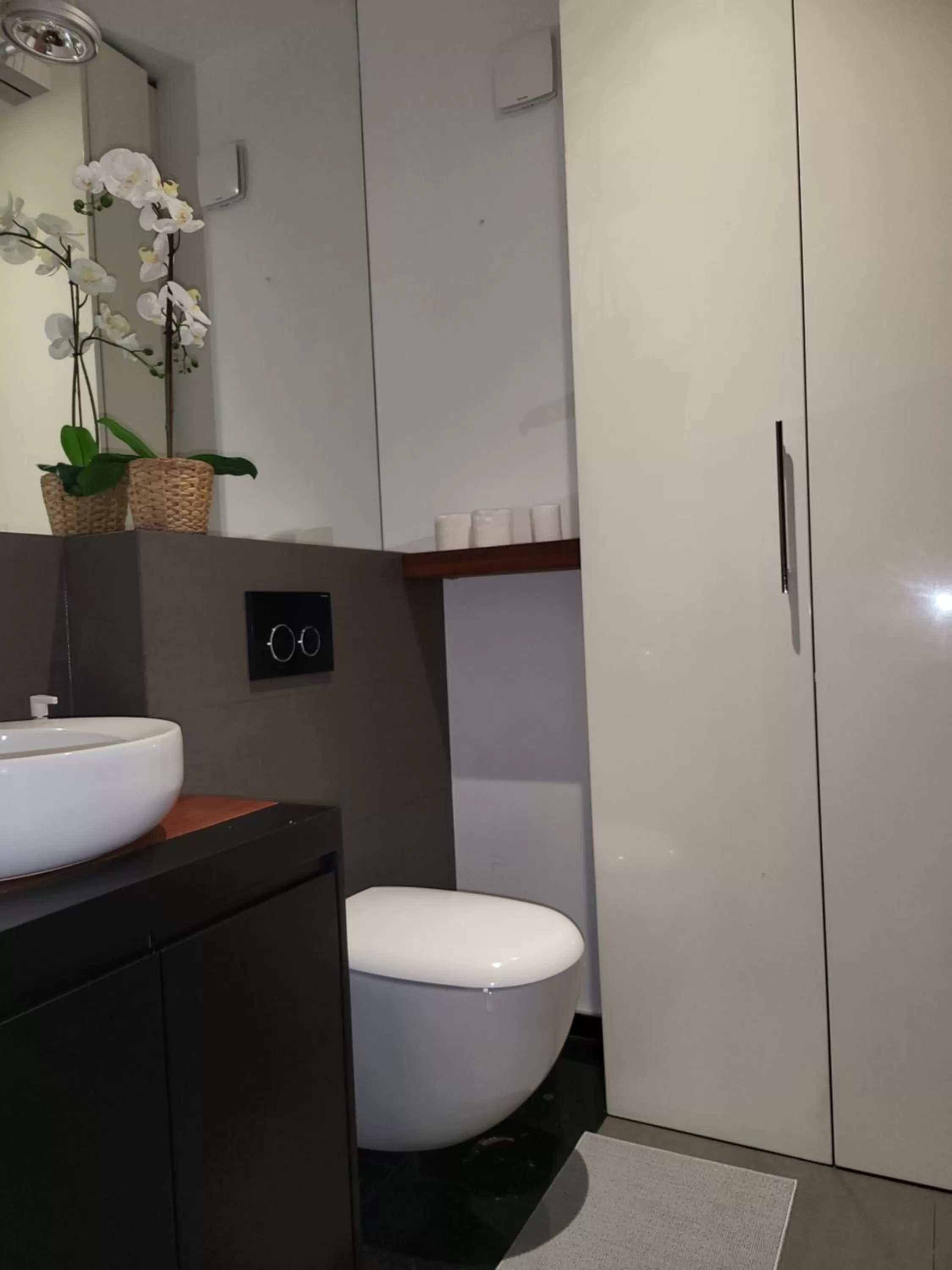 Shower, Bathroom in Amber Hostel Szlak