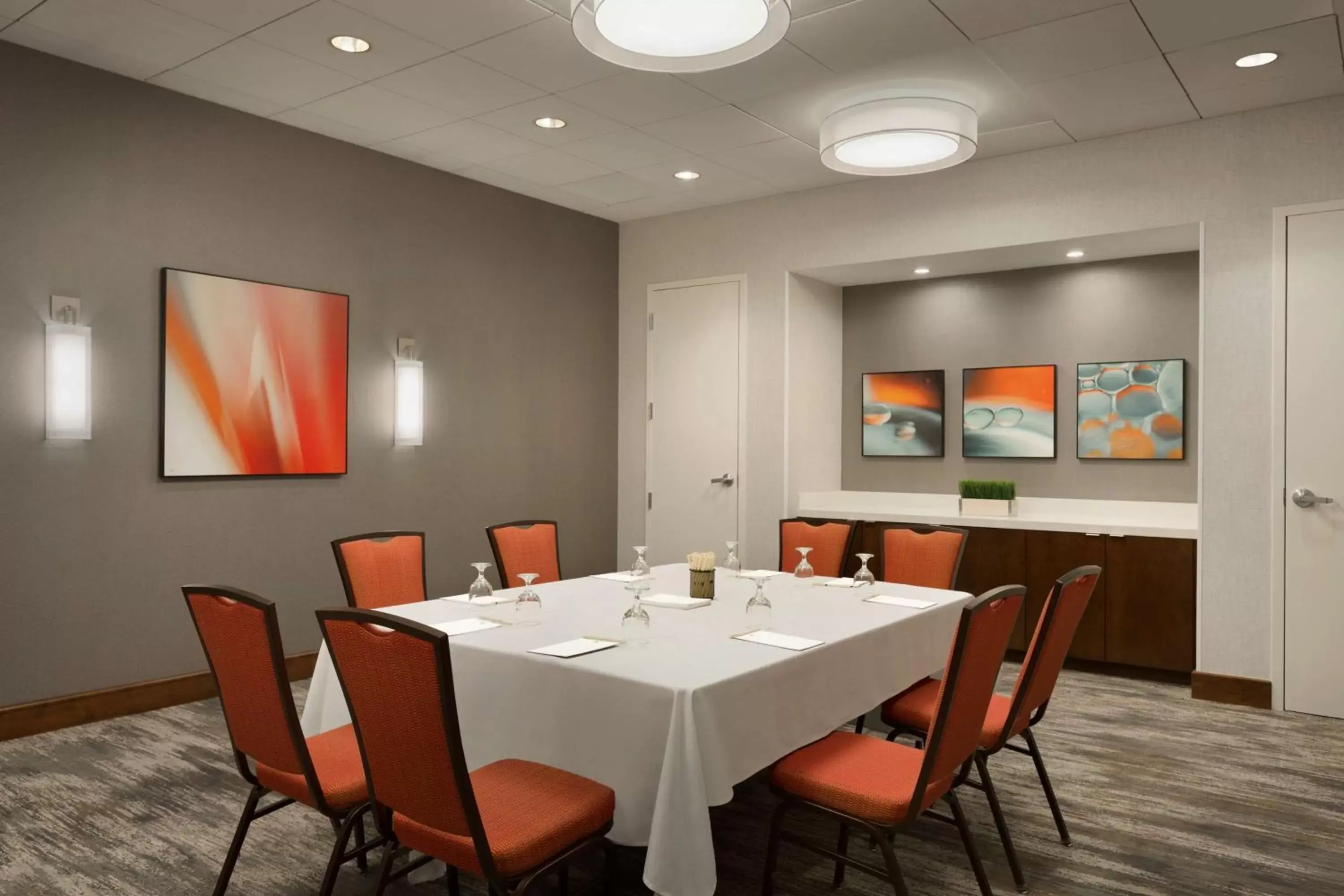 Meeting/conference room in DoubleTree by Hilton Bradley International Airport