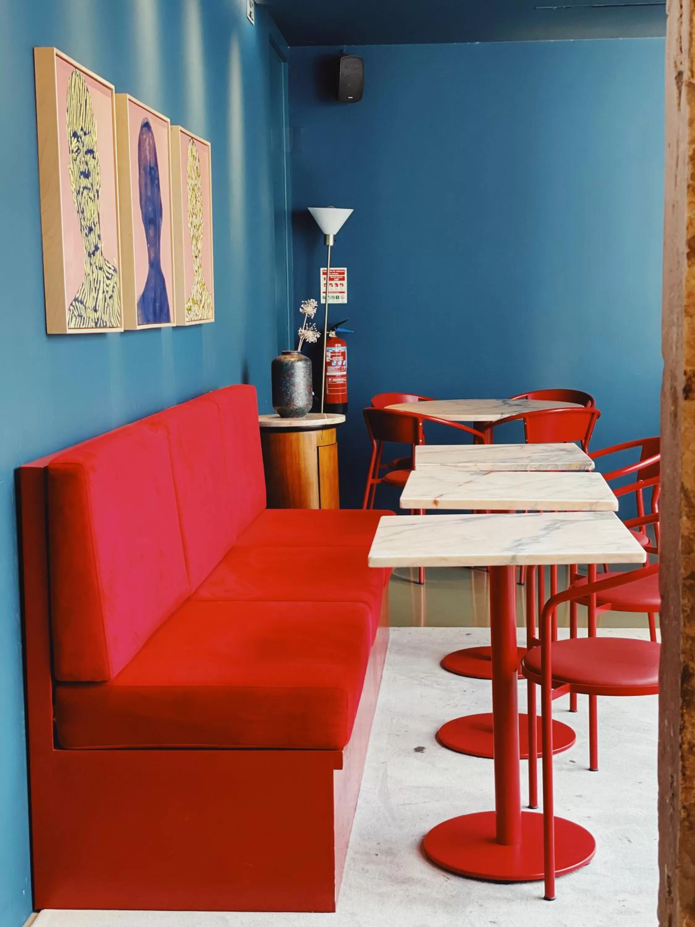 Restaurant/places to eat in Esqina Cosmopolitan Lodge