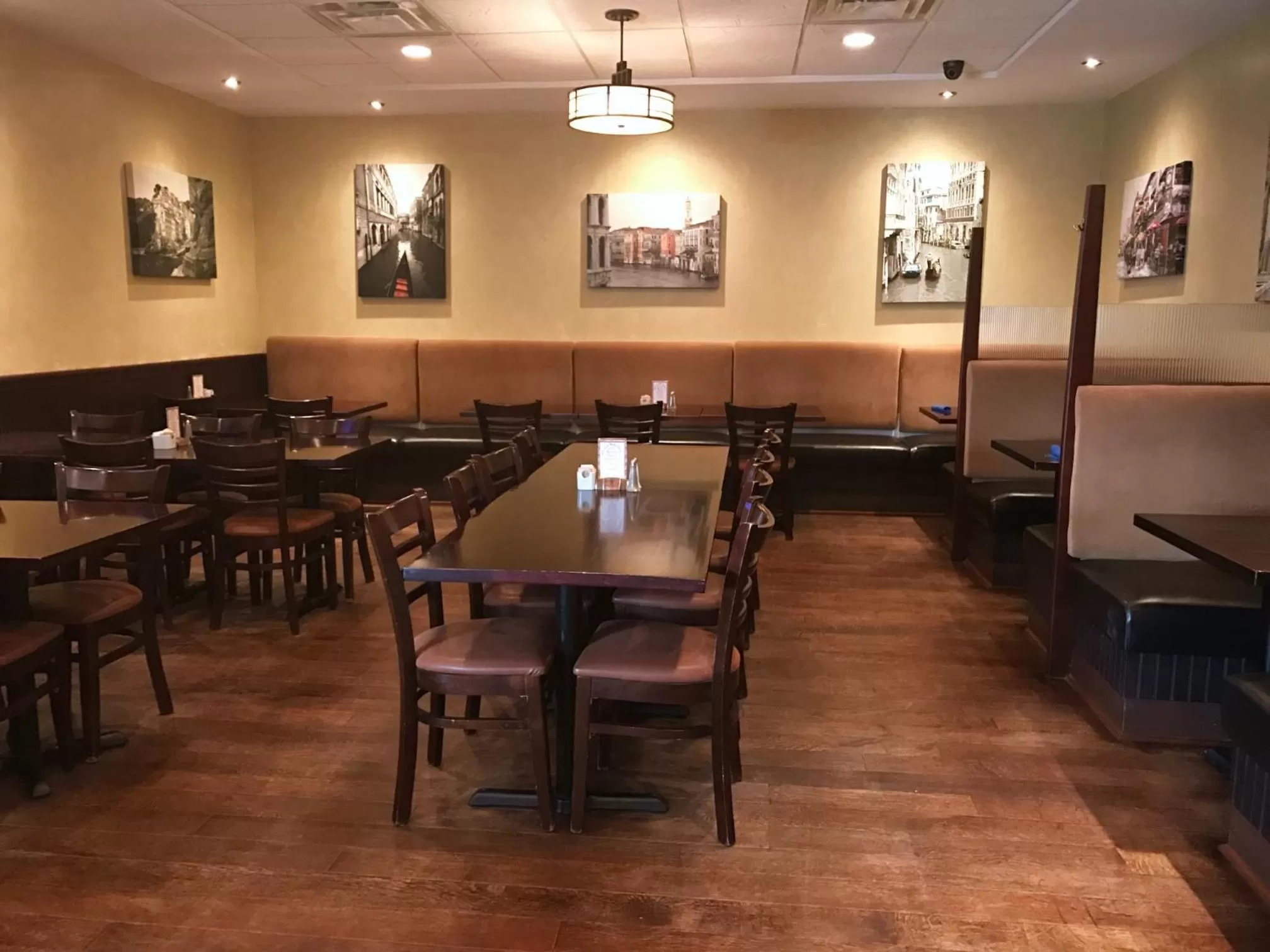 Restaurant/places to eat in Park West Inn