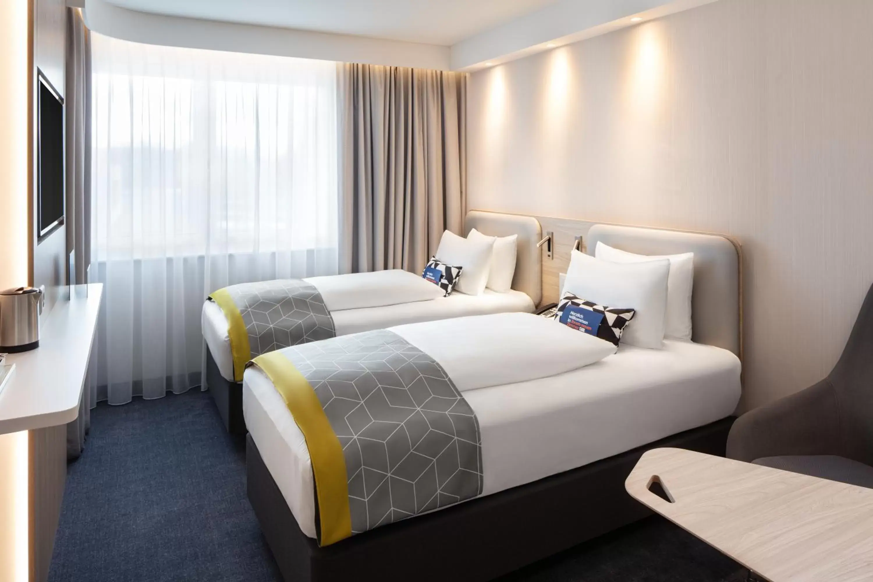 Bed in Holiday Inn Express - Aarburg - Oftringen, an IHG Hotel