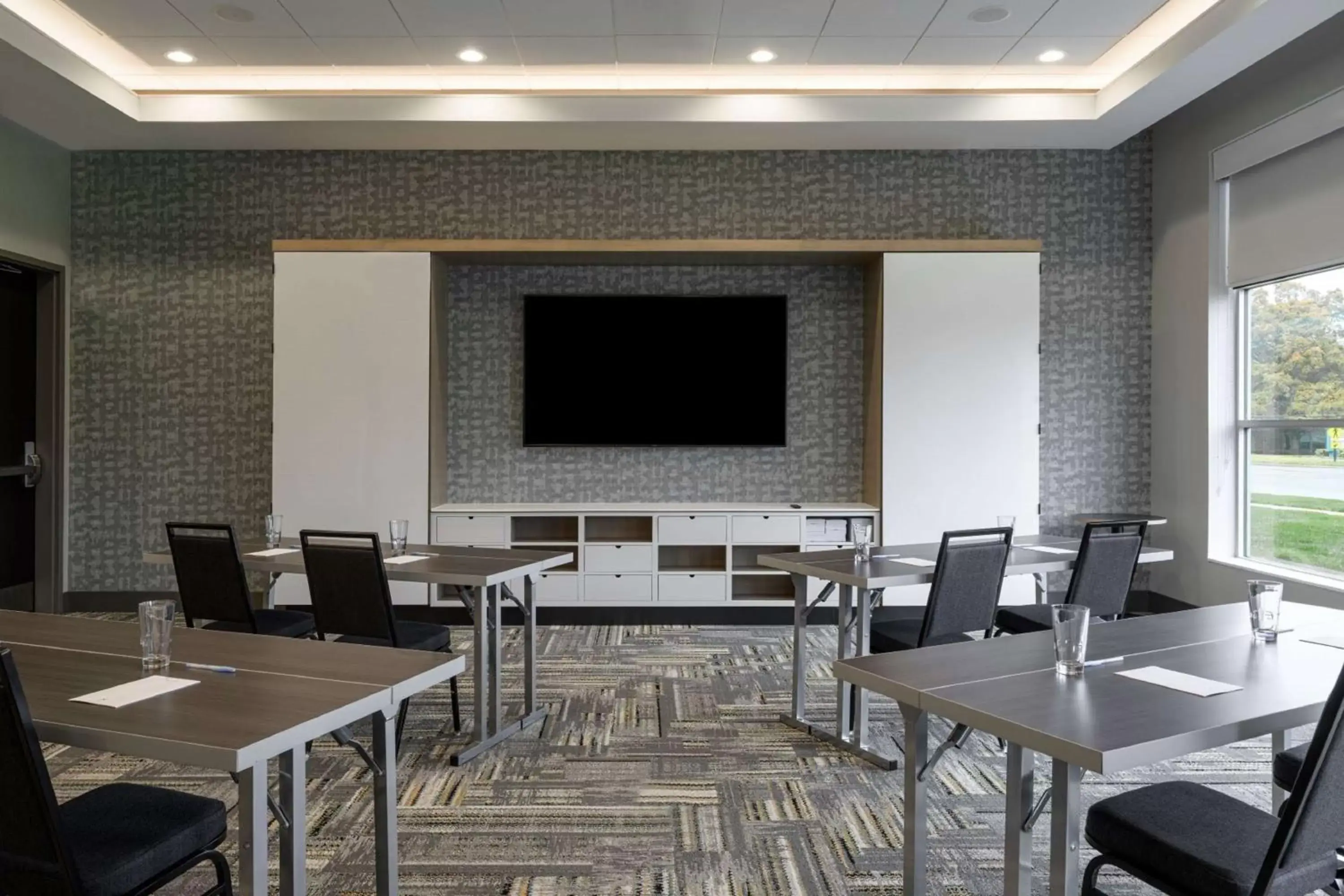 Meeting/conference room, Restaurant/Places to Eat in Hyatt House Louisville East