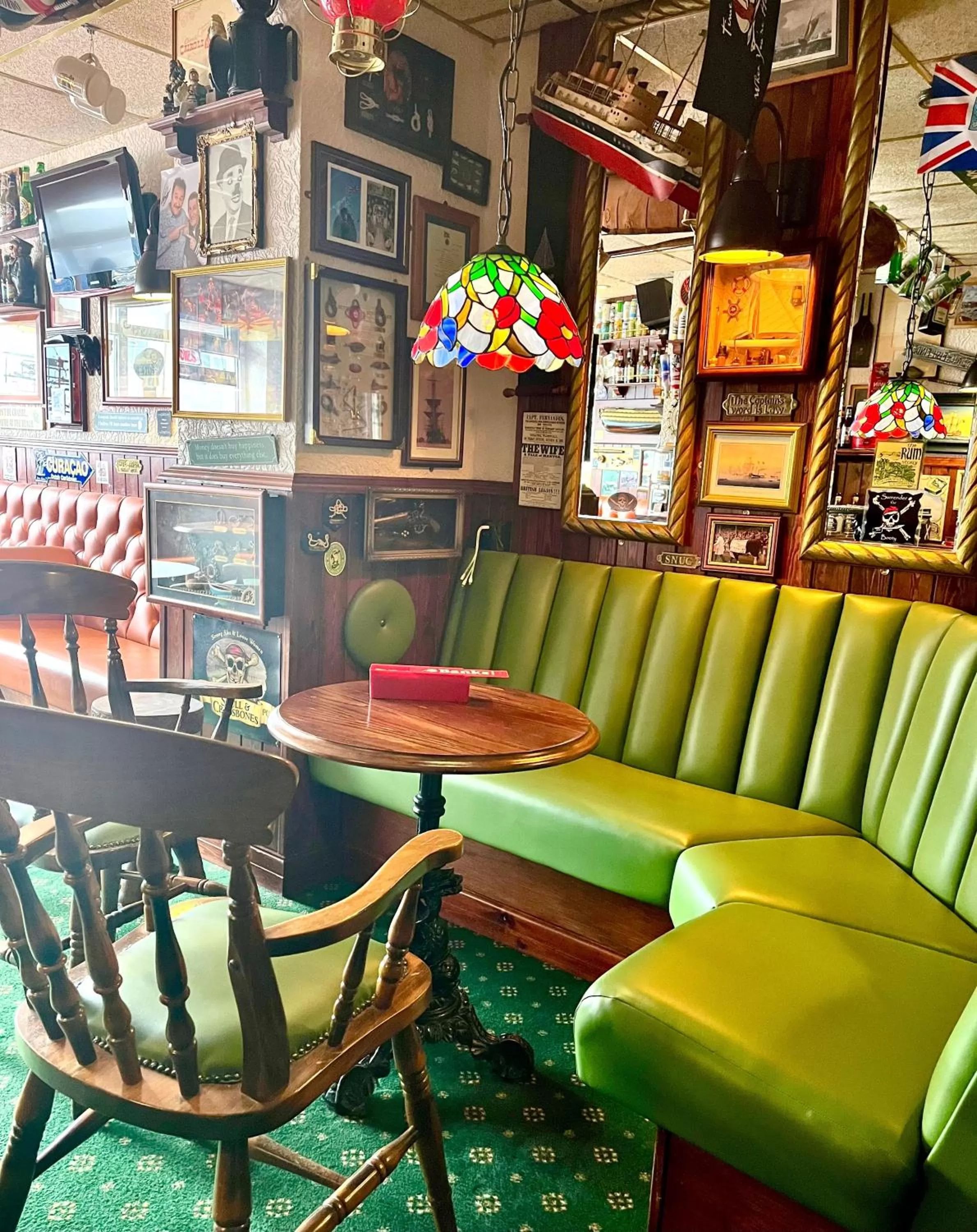 Lounge or bar in Clifton Court Hotel