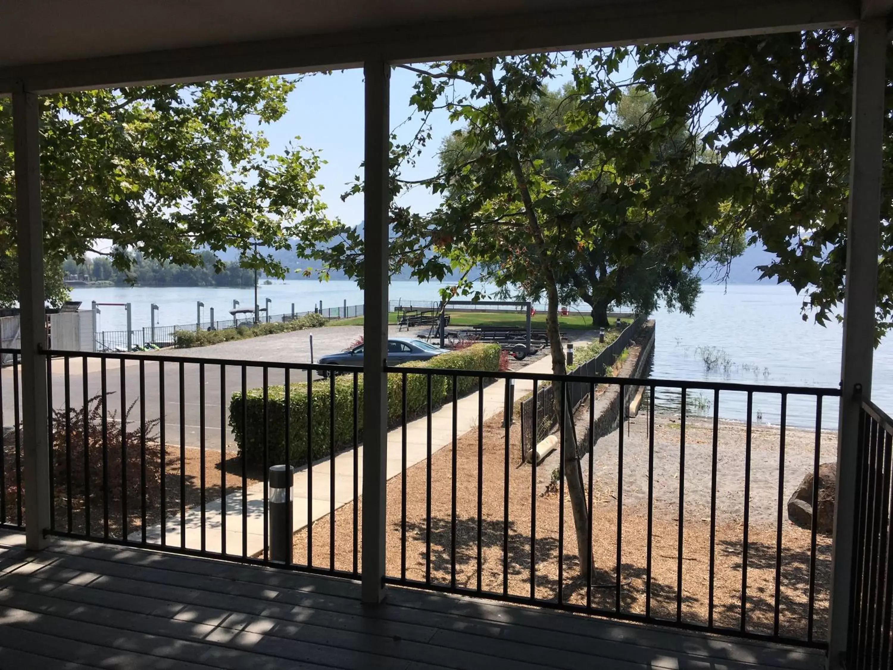 Balcony/Terrace, Pool View in Clear Lake Cottages & Marina