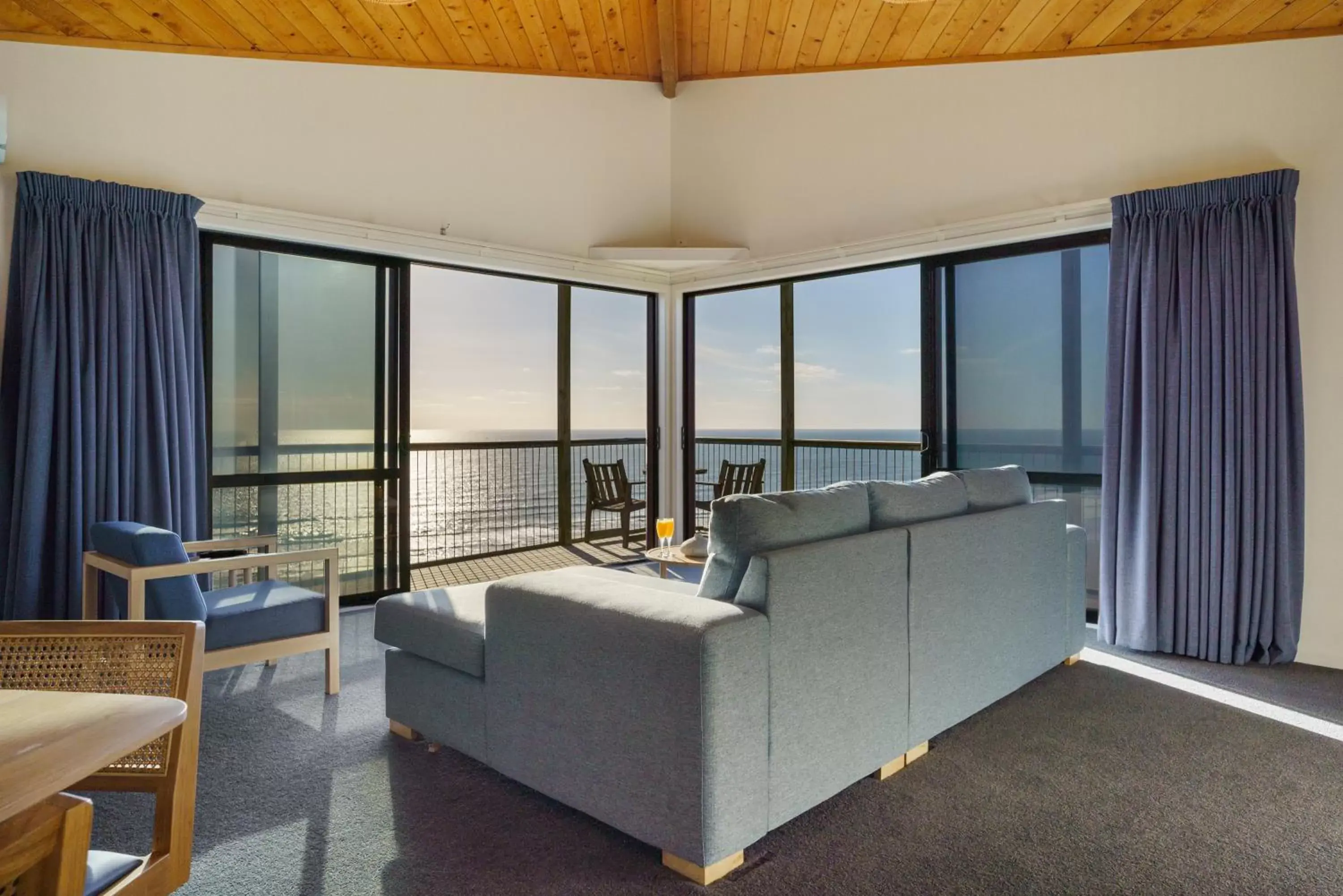 Living room, Seating Area in Castaways Resort