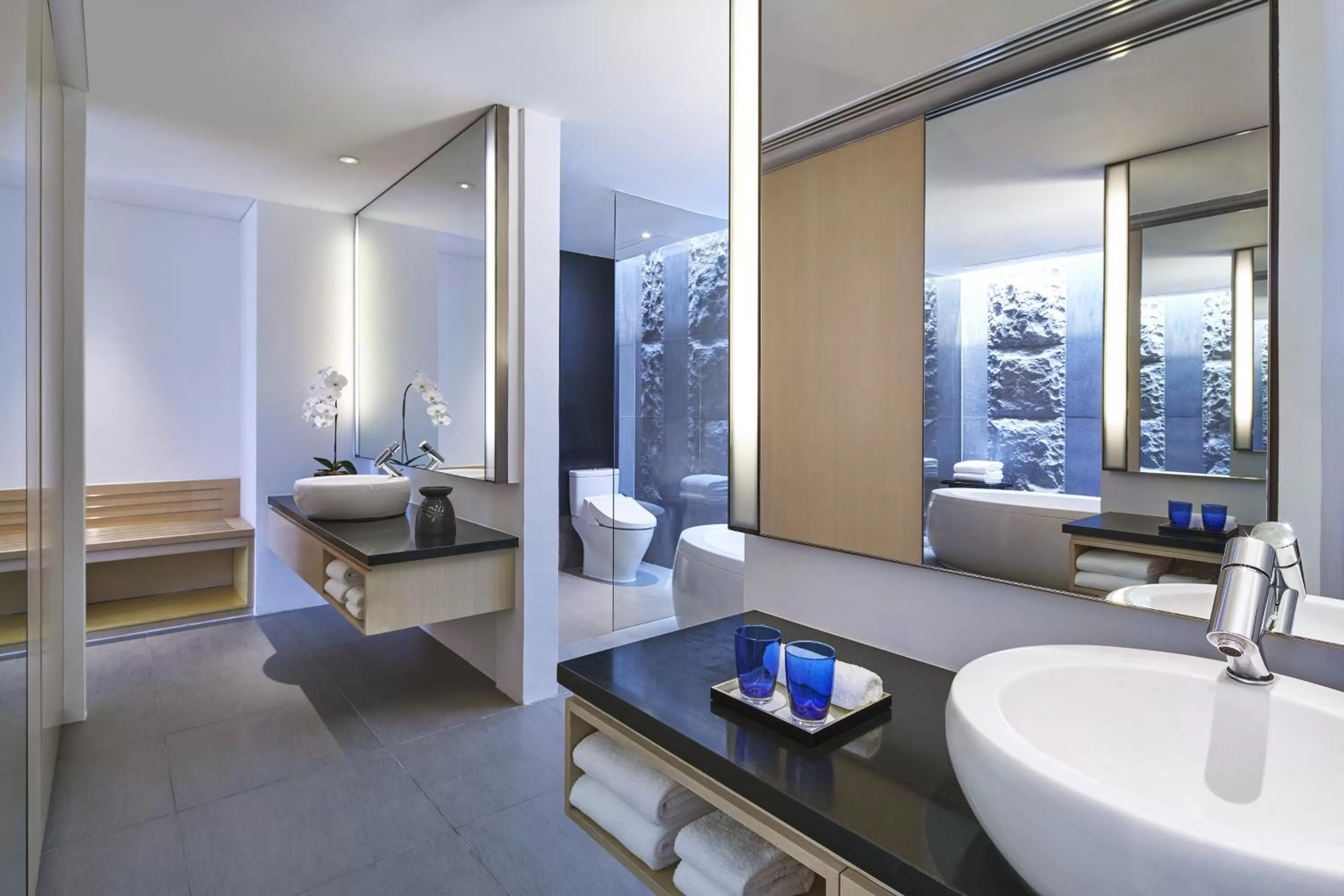 Bathroom in Singapore Marriott Tang Plaza Hotel