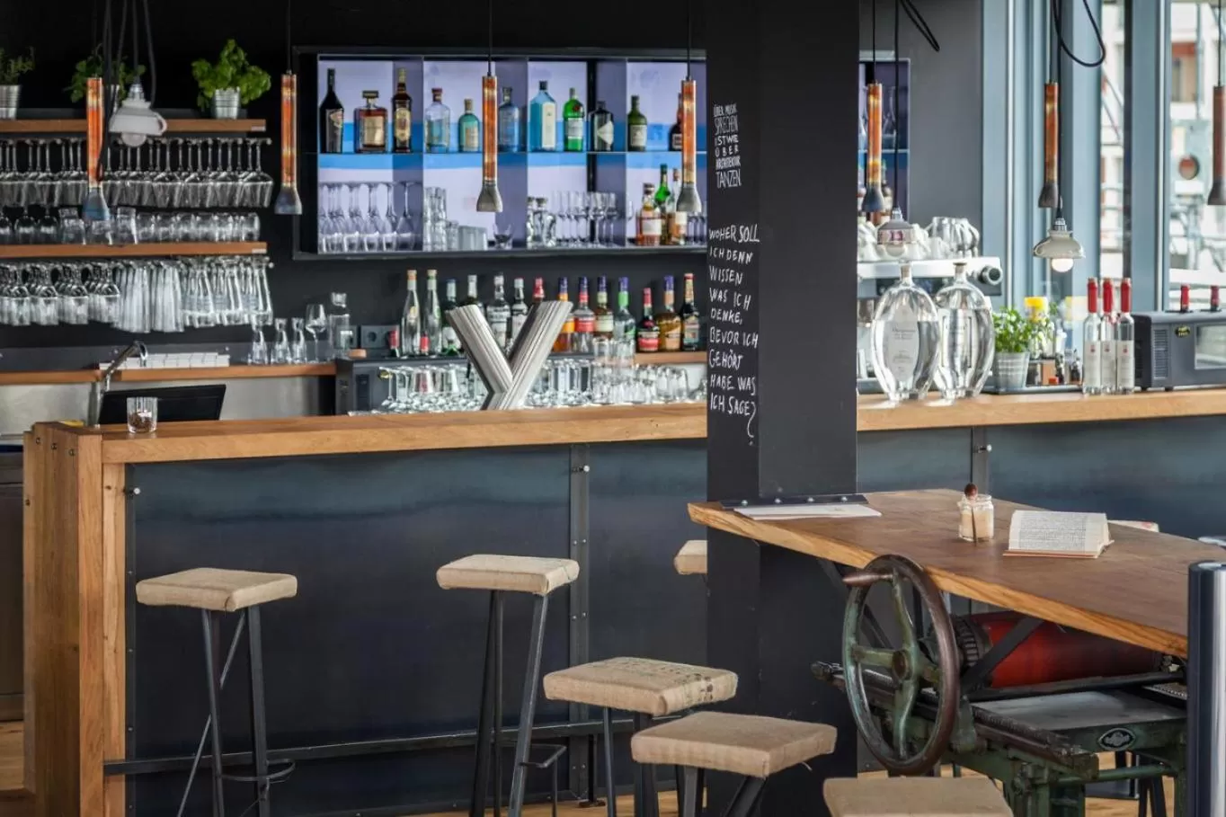 Restaurant/places to eat in Felix Suiten am Zwinger