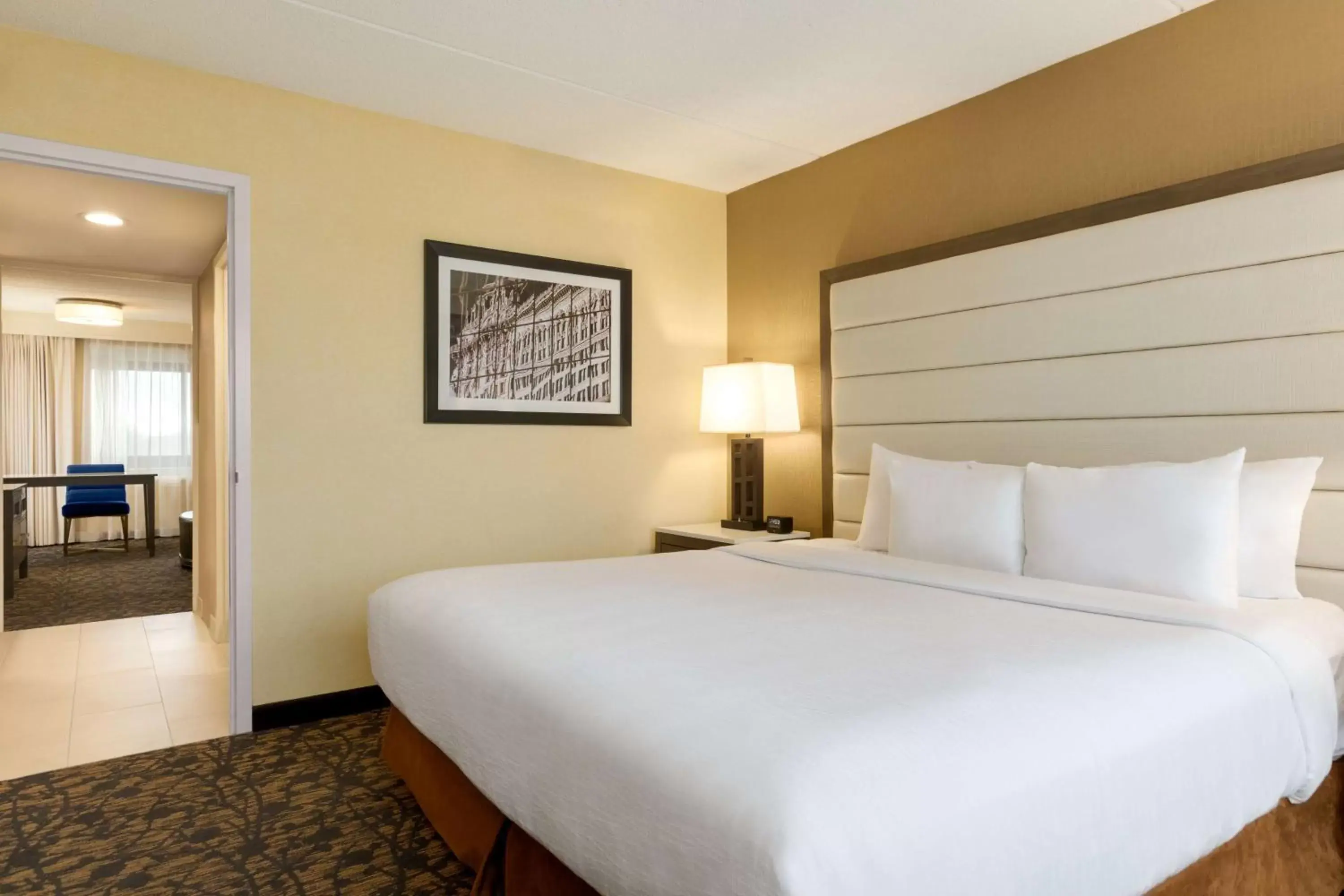 Bed in Embassy Suites by Hilton Boston Waltham
