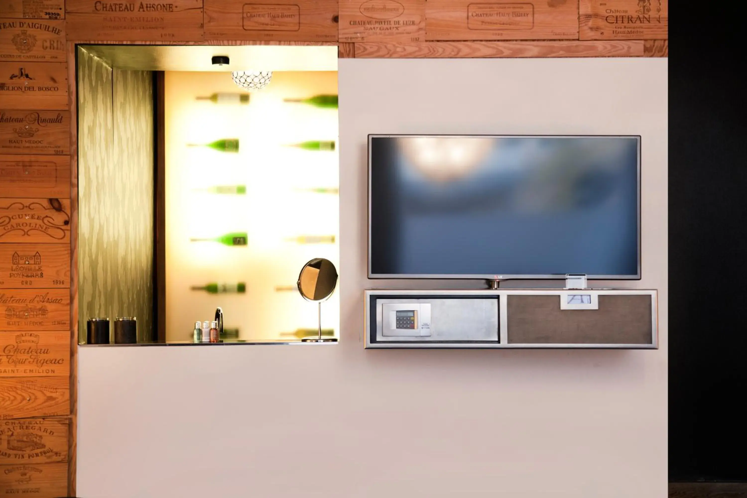 TV and multimedia, Floor Plan in Adele Designhotel