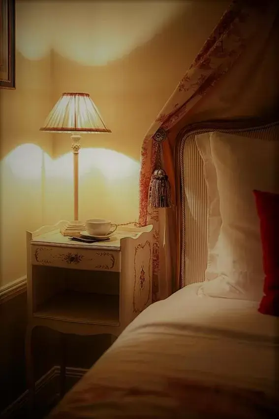 Bed in Le Manoir de Maucartier