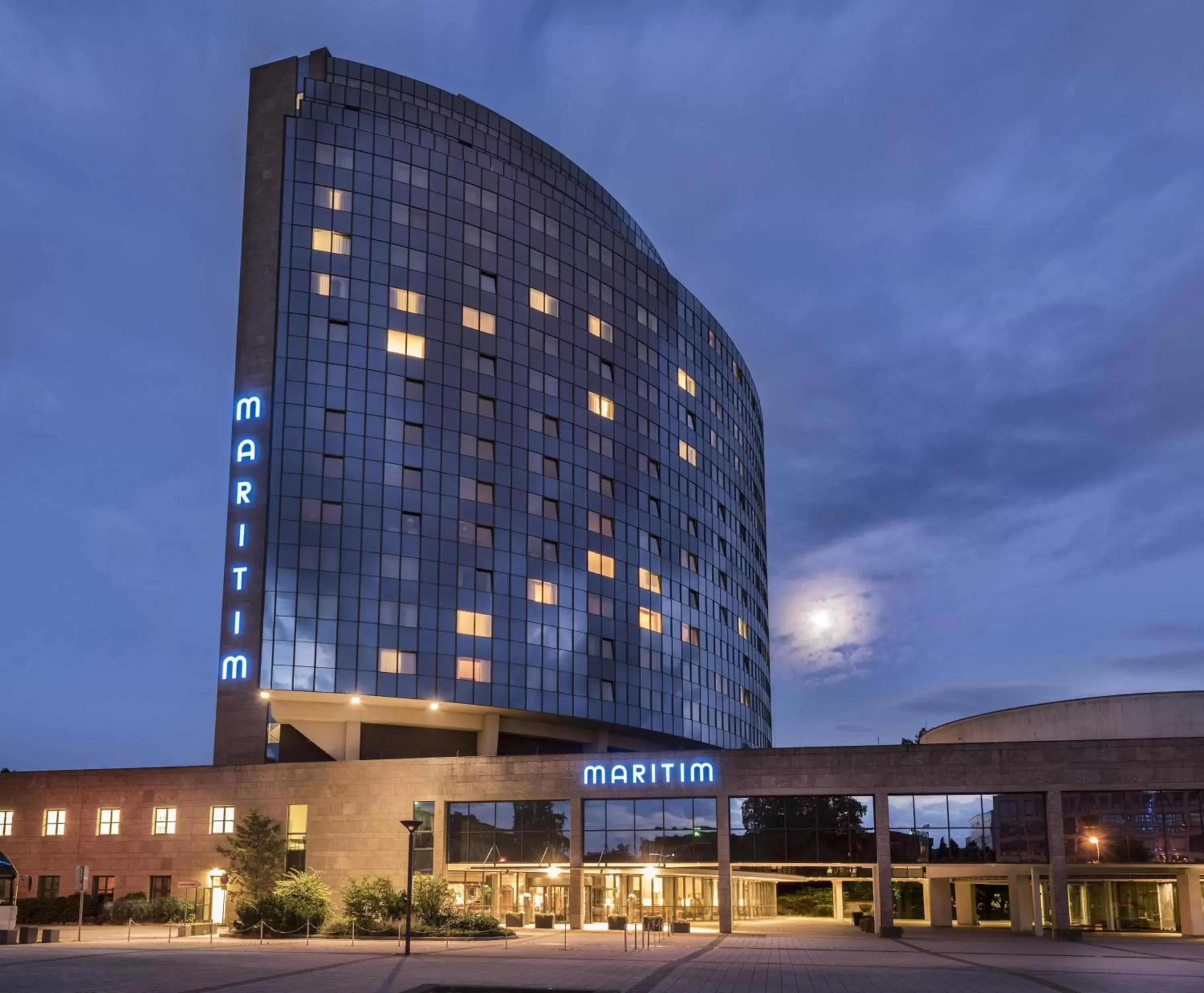 Facade/entrance, Property Building in Maritim Hotel Ulm