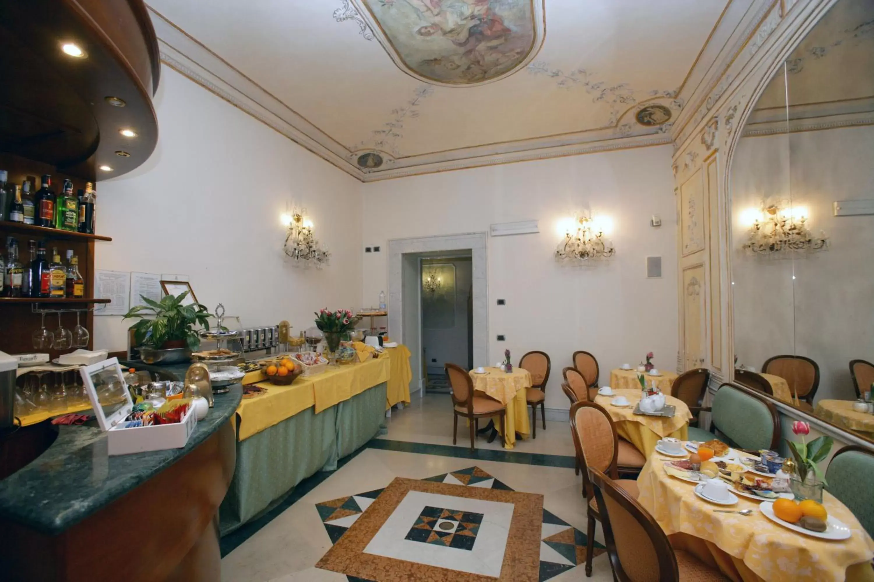 Lounge or bar, Restaurant/Places to Eat in Domus Florentiae Hotel