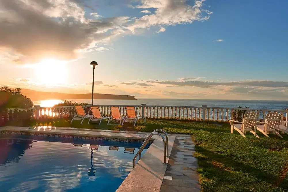 Swimming pool in Apartamentos El Caserio Swimming pool in Apartamentos El Caserio