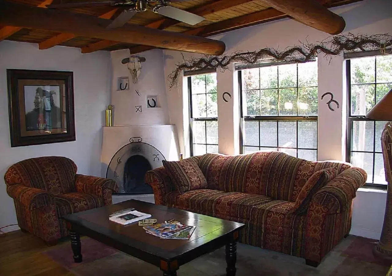 Living room, Seating Area in Casas de Suenos Old Town Historic Inn, Ascend Hotel Collection