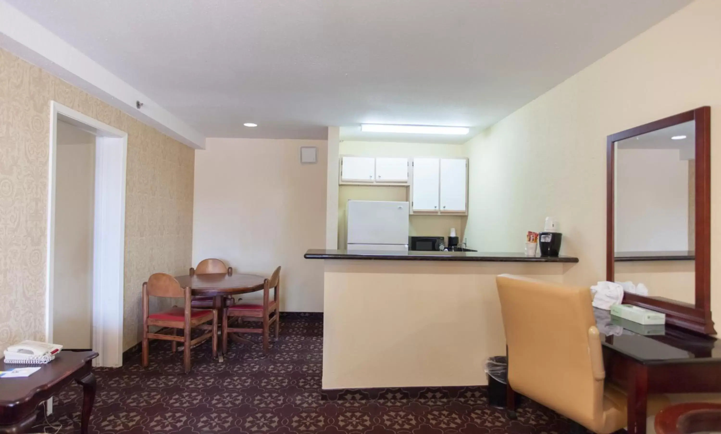 Kitchen or kitchenette, Kitchen/Kitchenette in Days Inn by Wyndham Shenandoah