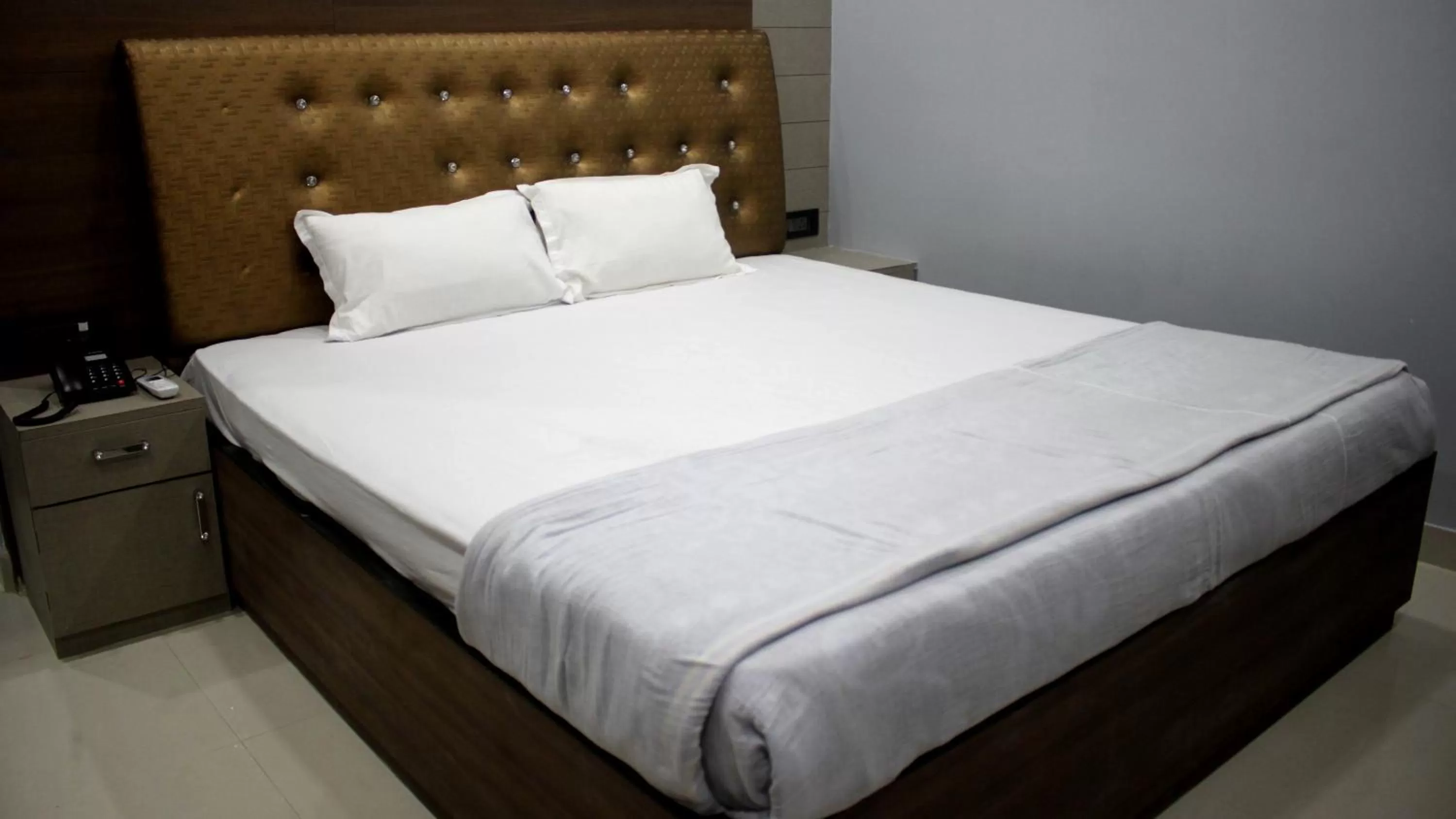 Bed in Hotel Shreemoyee Inn - Kamakhya Temple