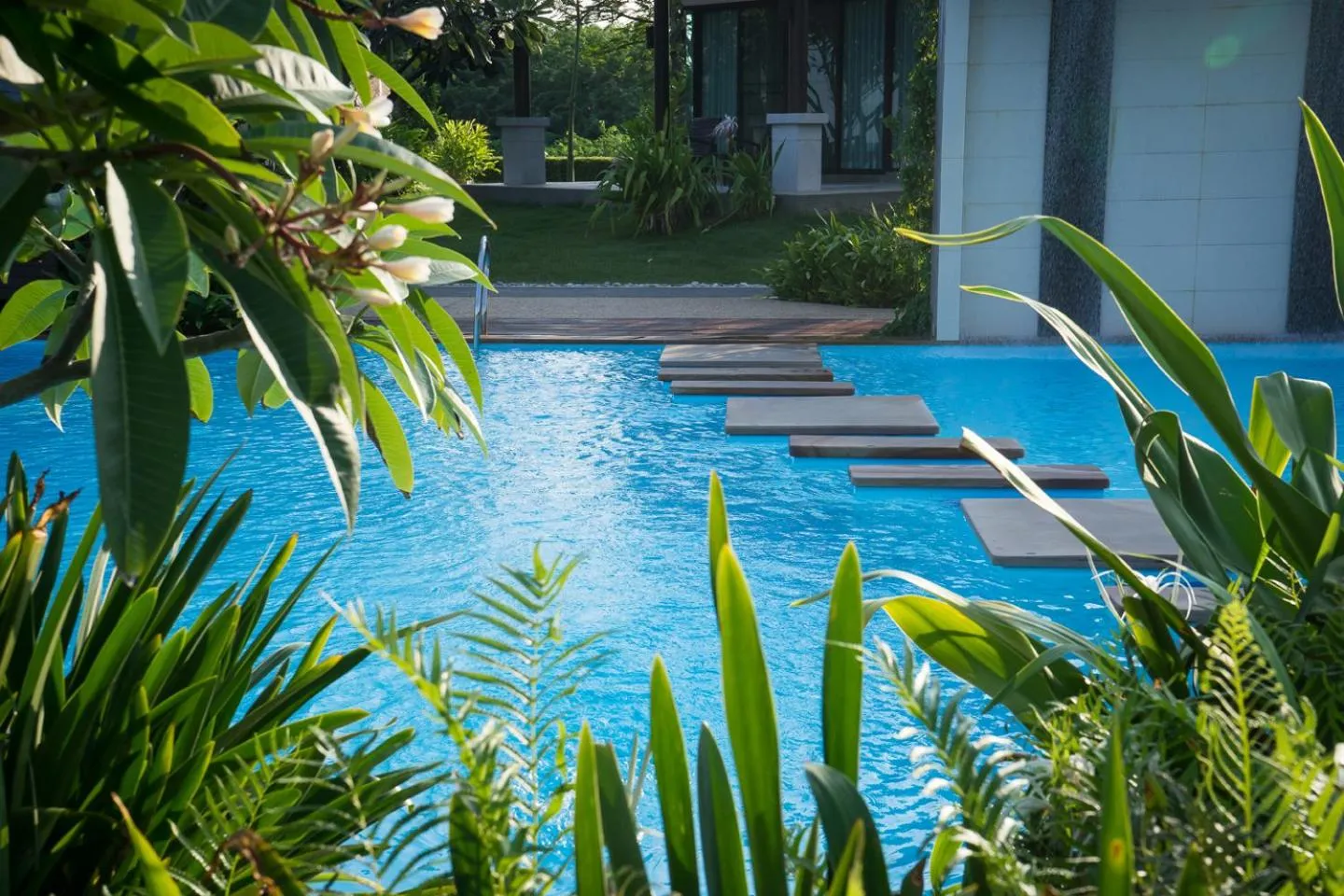 Swimming pool in i Tara Resort & Spa