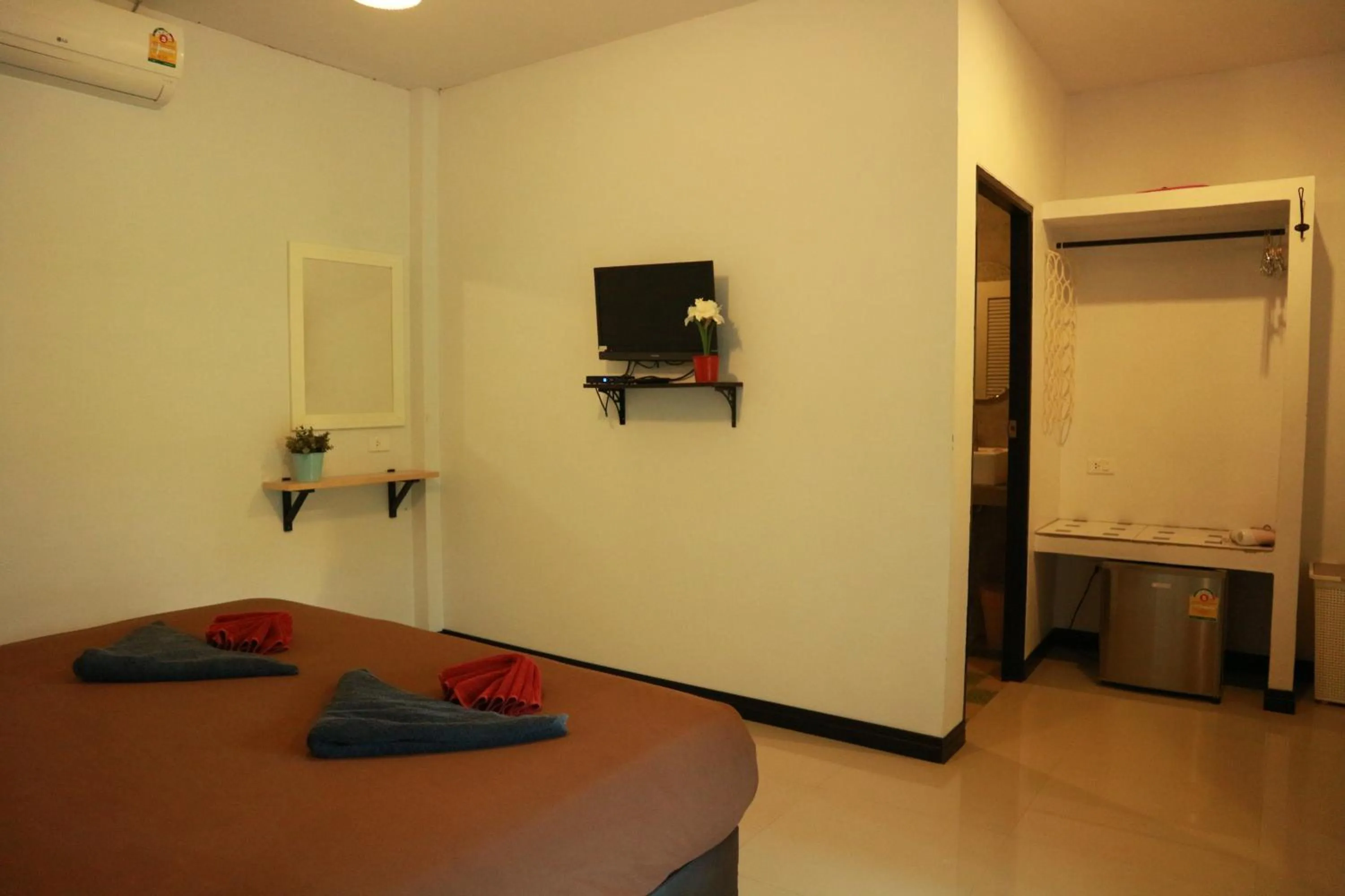 Bedroom, Bed in Raven Blue