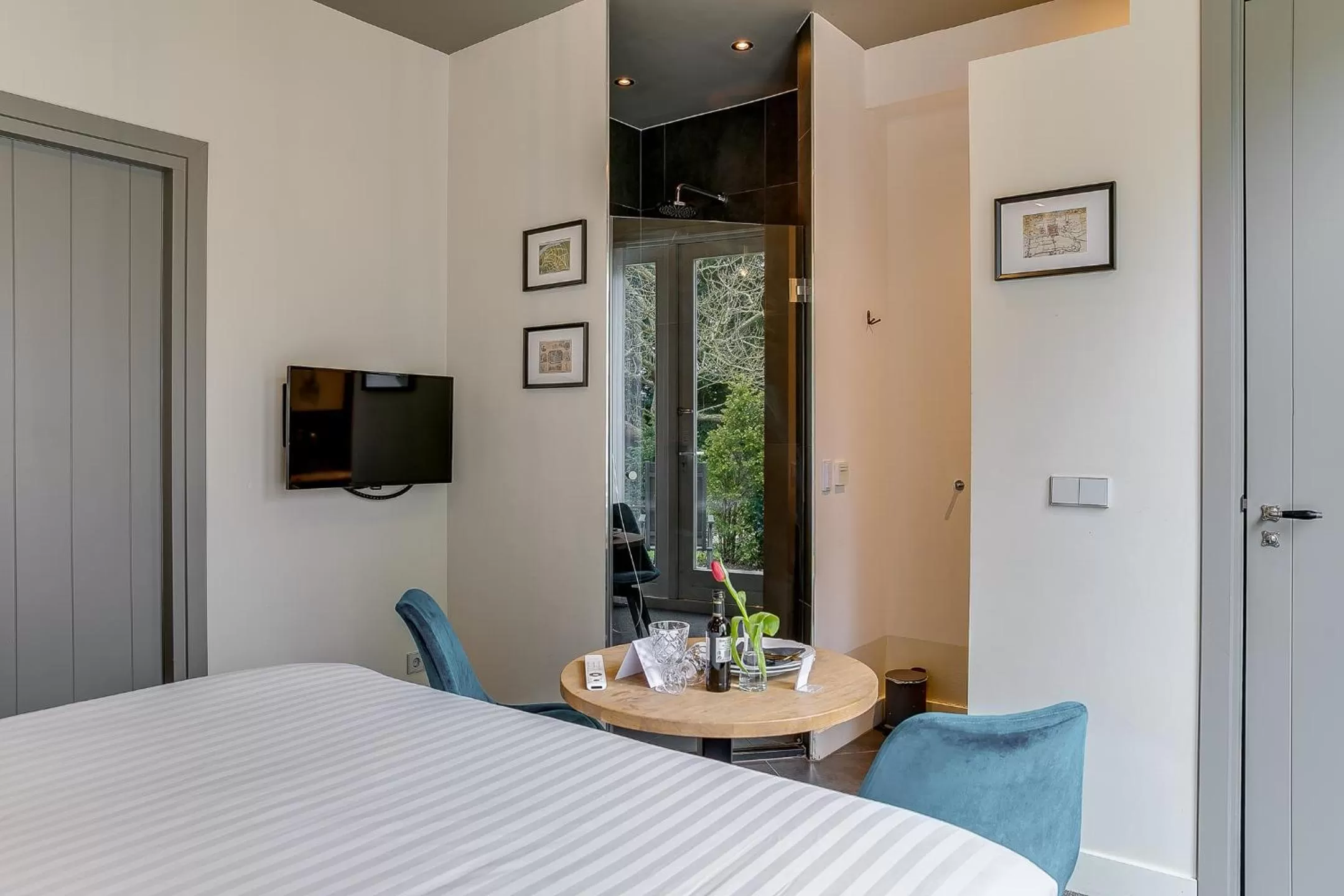 Shower, Bed in Boutique Hotel 't Vosje