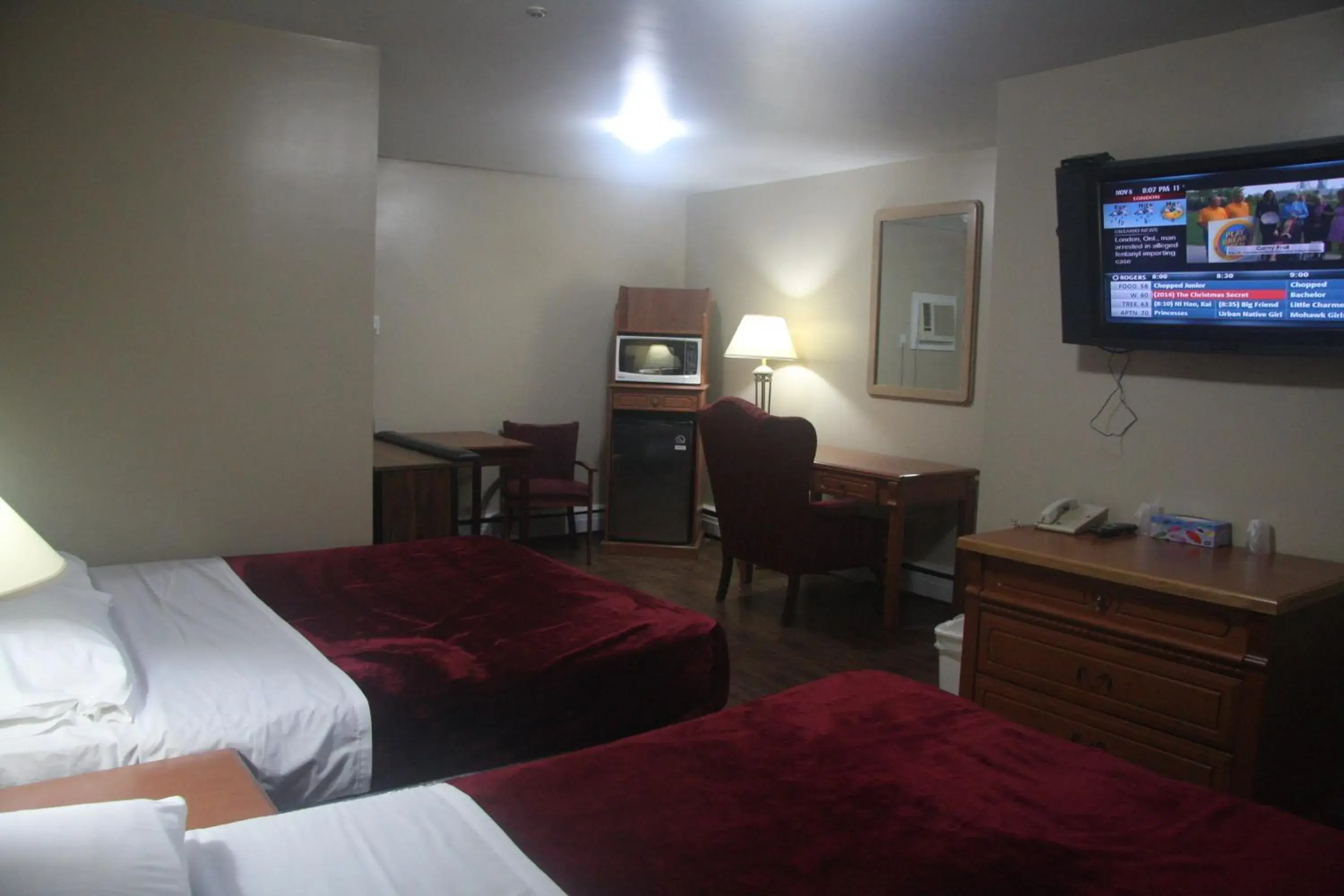 TV/Entertainment Center in American Plaza Motel