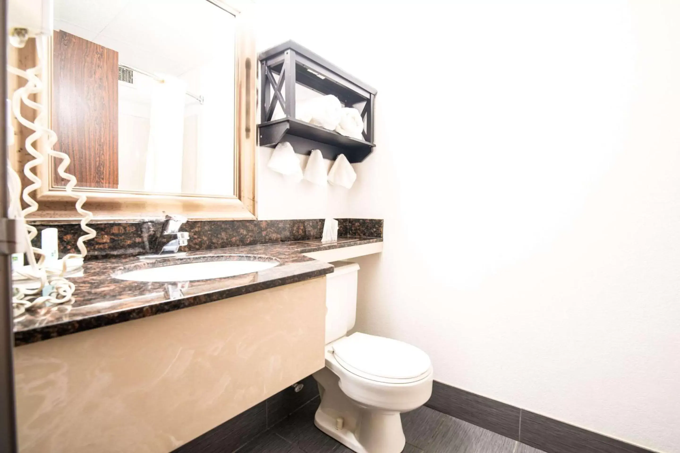 Bathroom in Quality Inn Cromwell - Middletown