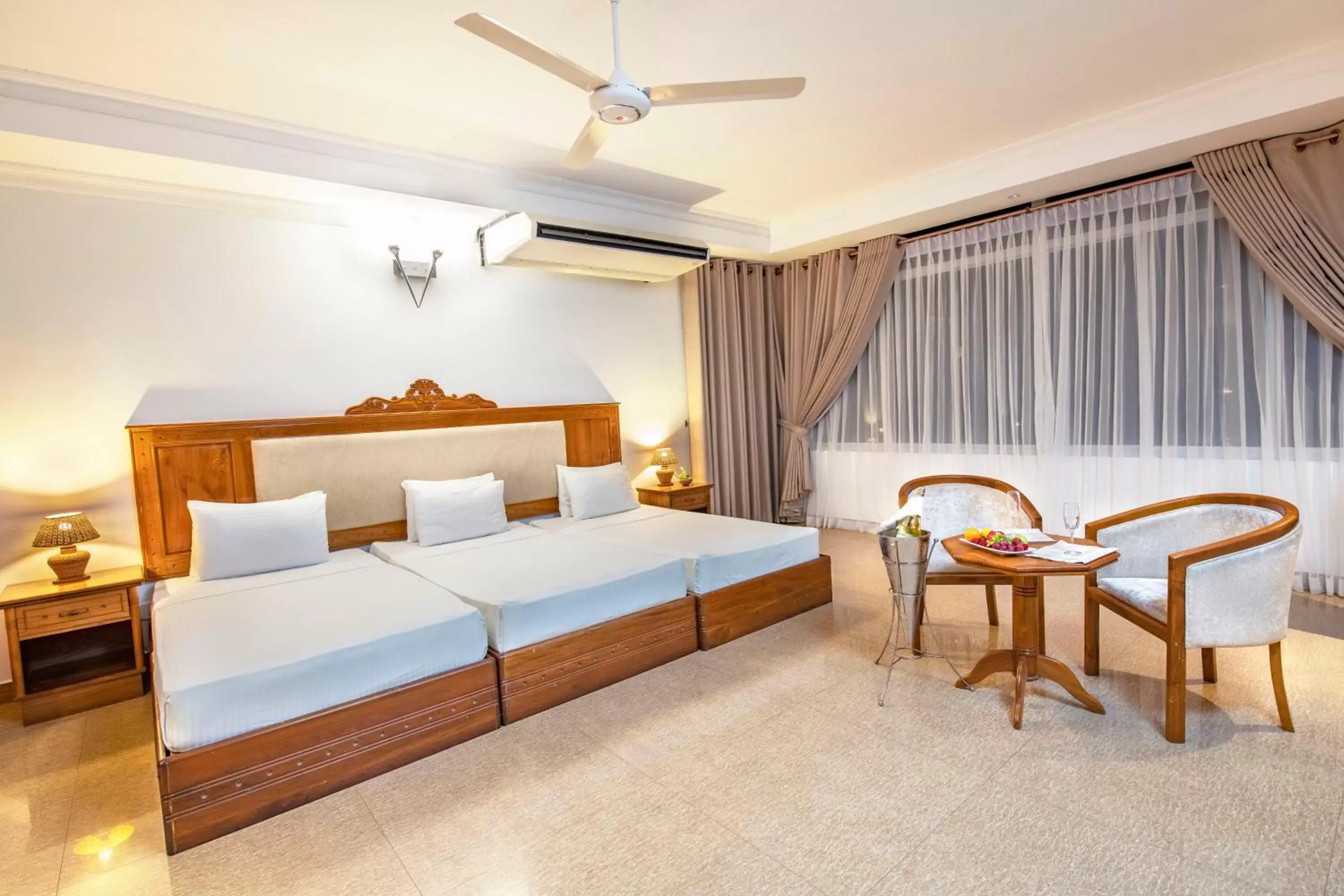Bedroom, Bed in Hotel Sudu Araliya
