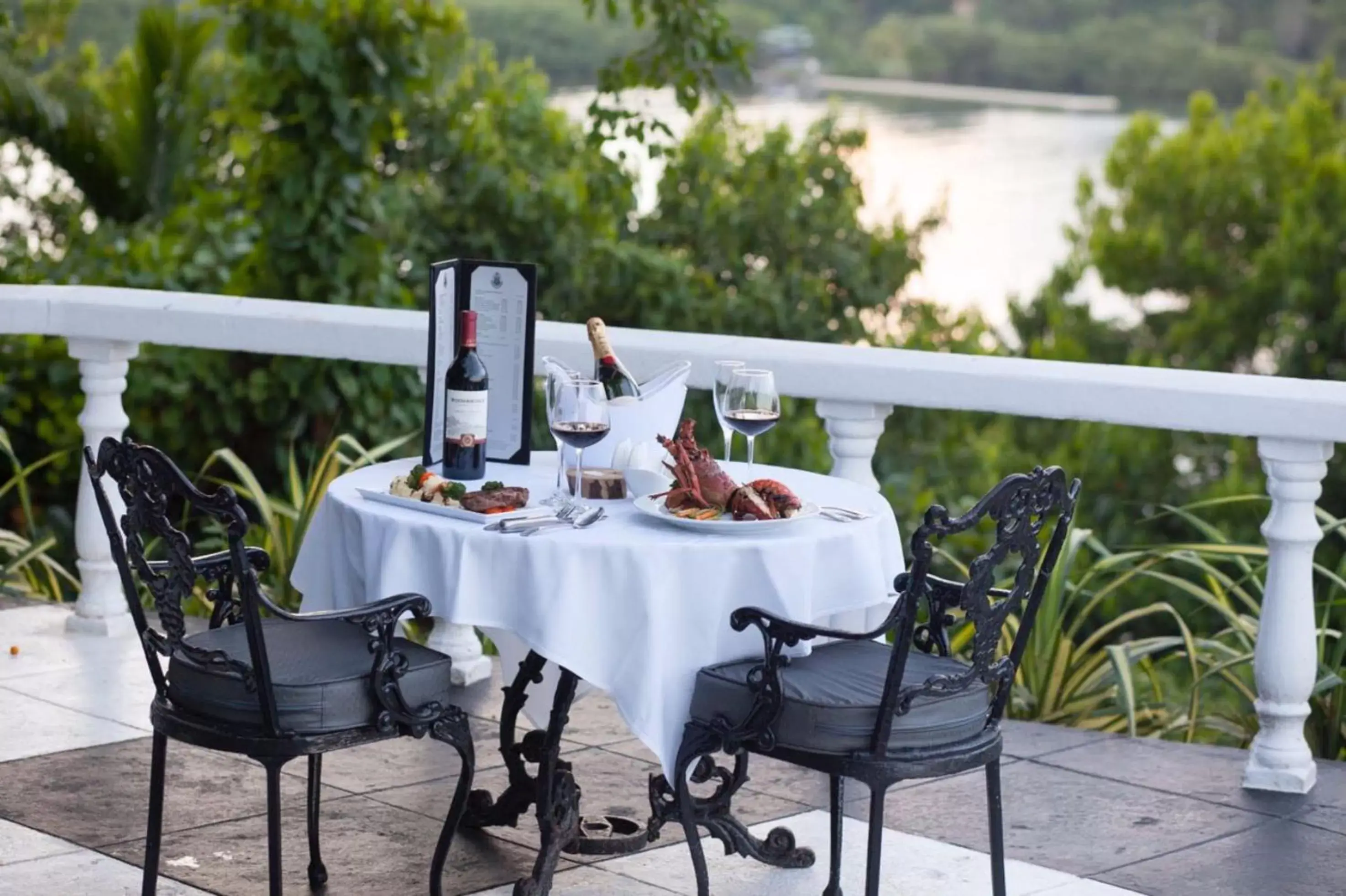 Patio in Jamaica Palace Hotel