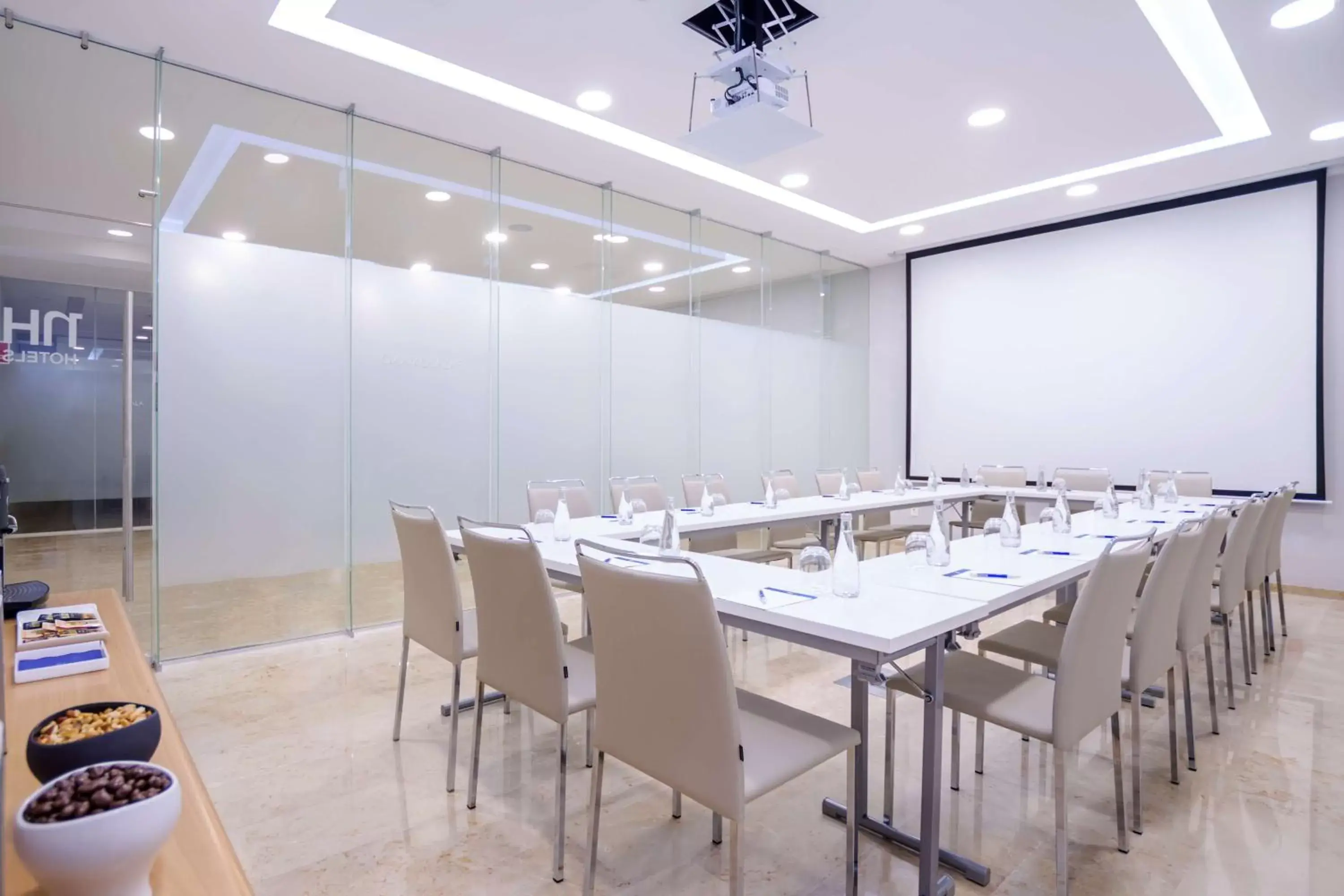 Meeting/conference room in NH Puebla FINSA