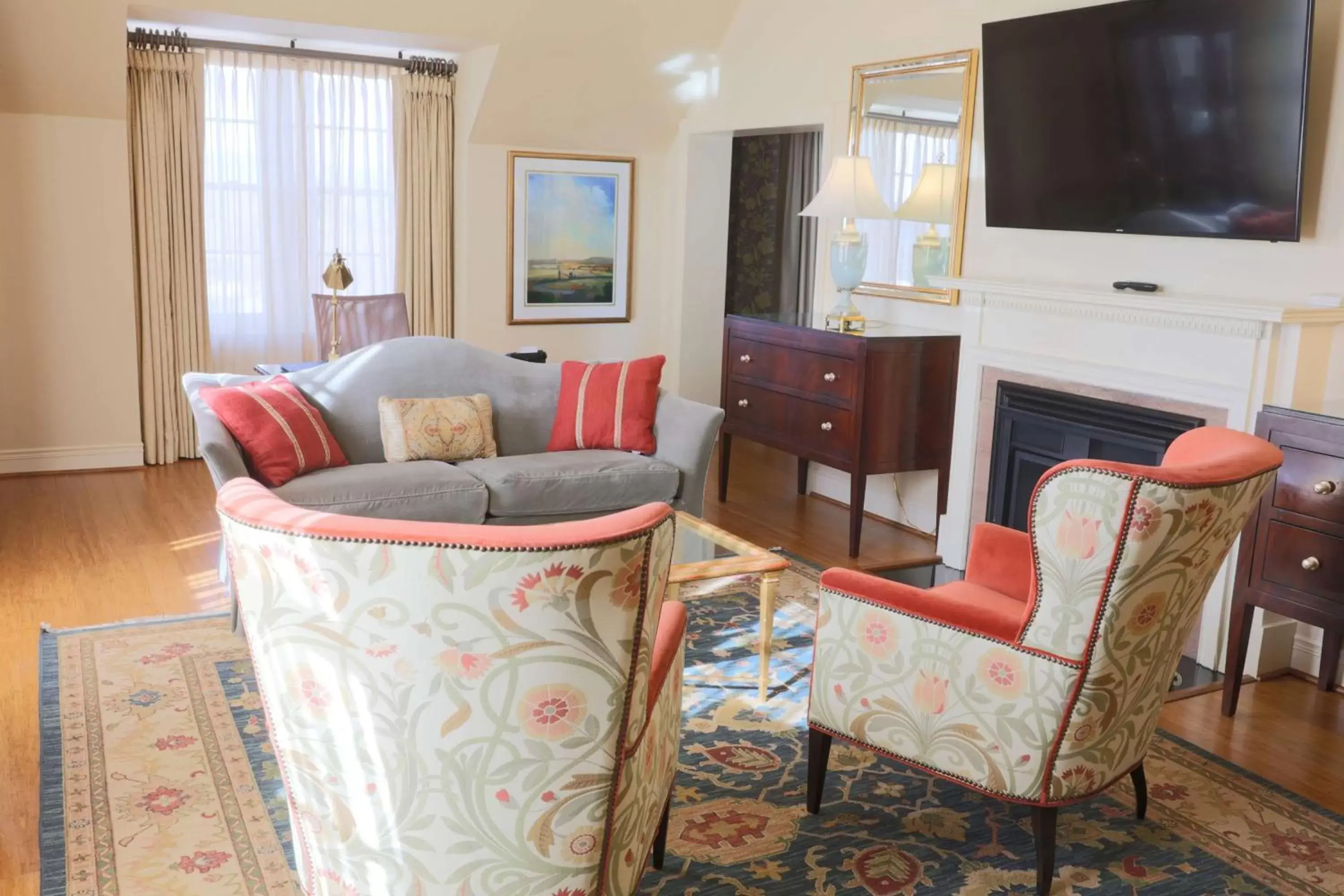 Bedroom, Seating Area in Hotel Roanoke & Conference Center, Curio Collection by Hilton