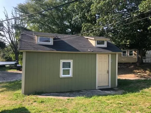 Property Building in Herring Run Motel and Tiny Cabins