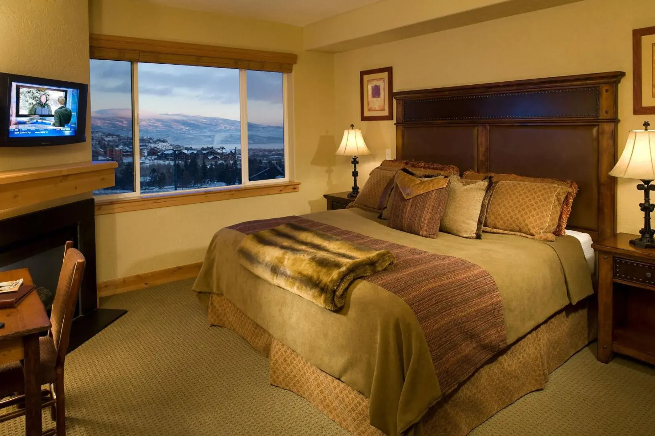 Photo of the whole room, Bed in Red Roof Inn & Suites Galloway