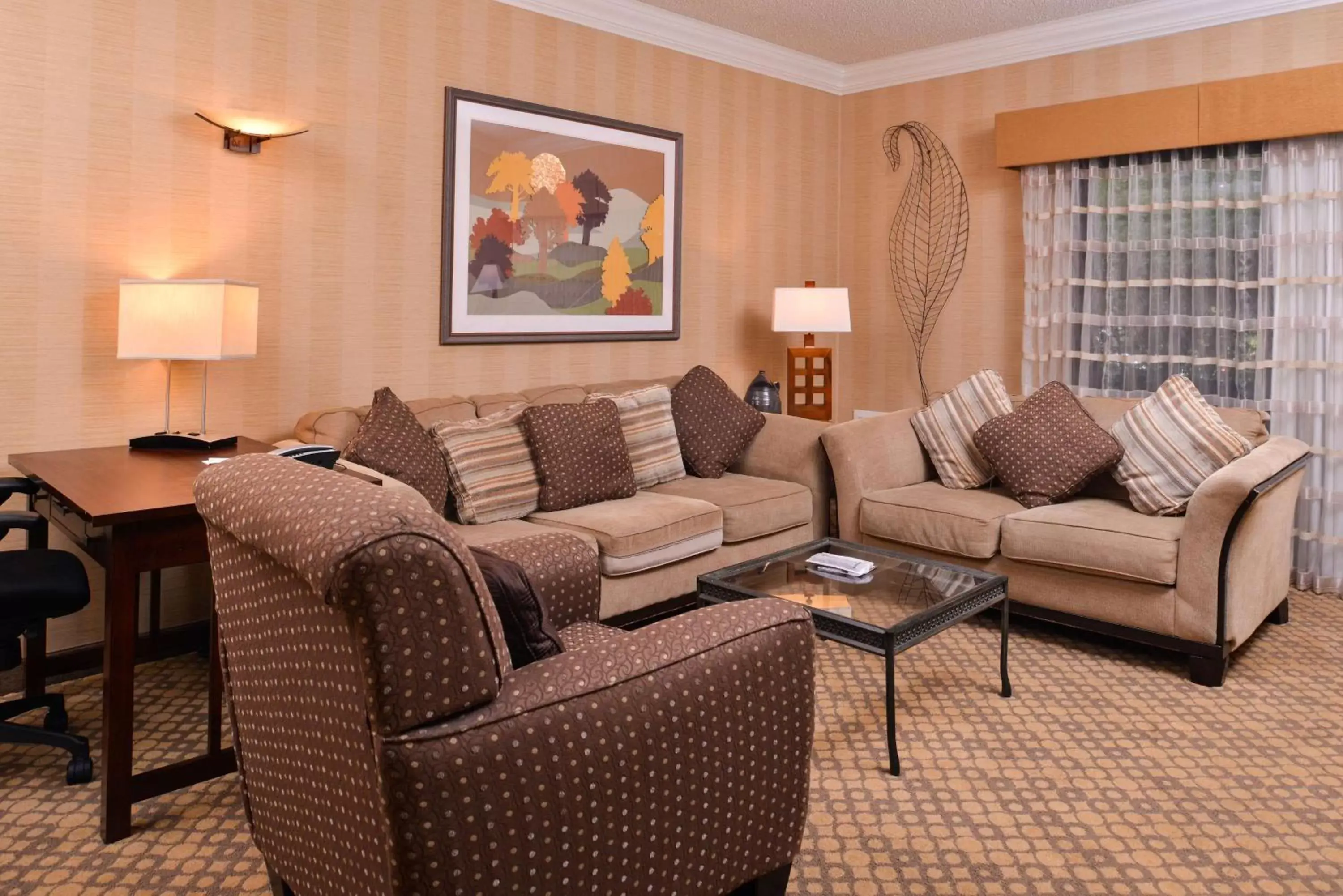 Photo of the whole room, Seating Area in Best Western Corte Madera Inn