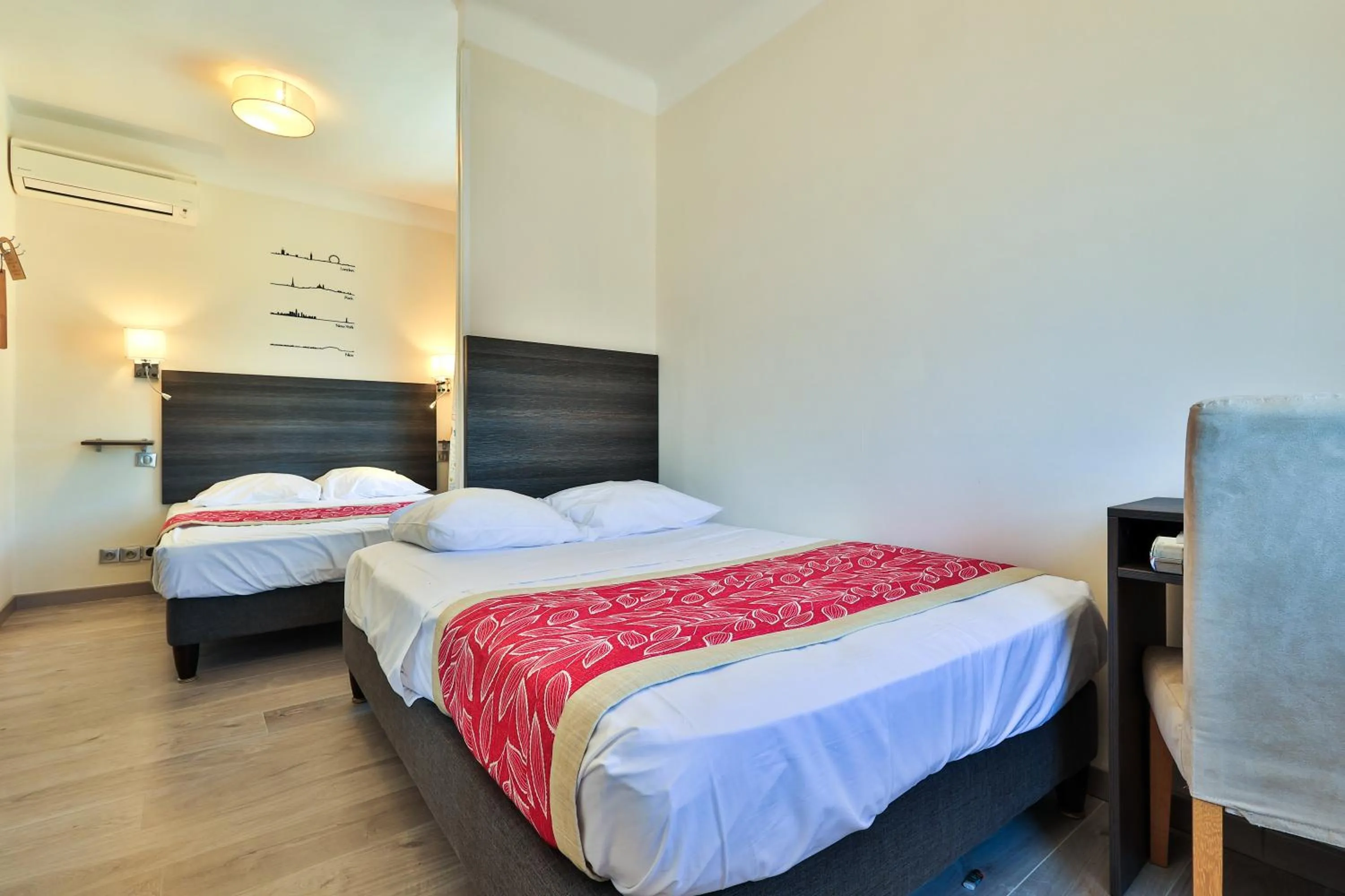 Bedroom in Hotel Cayrons Vence & St Paul de Vence