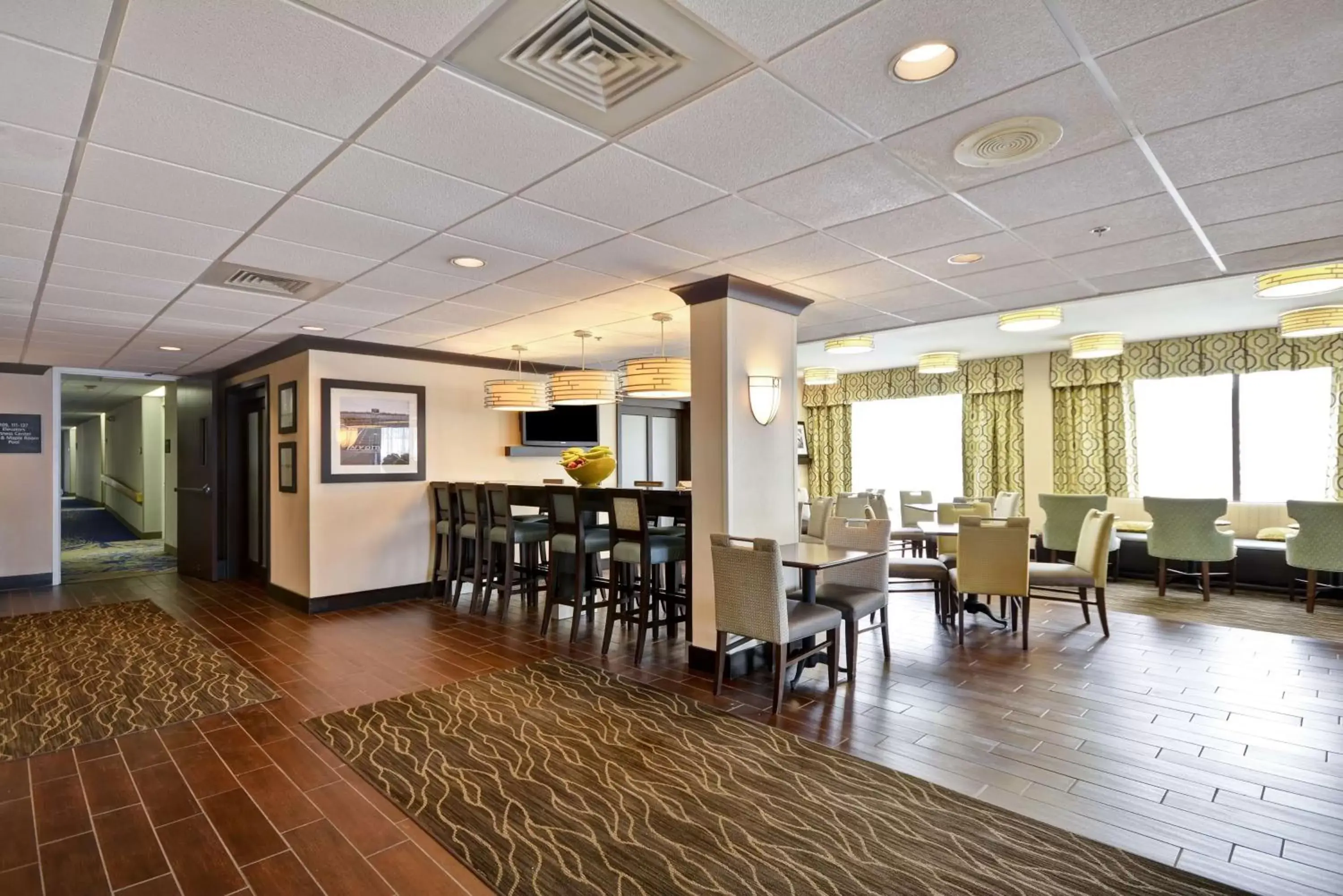 Lobby or reception, Restaurant/Places to Eat in Hampton Inn Detroit Northville