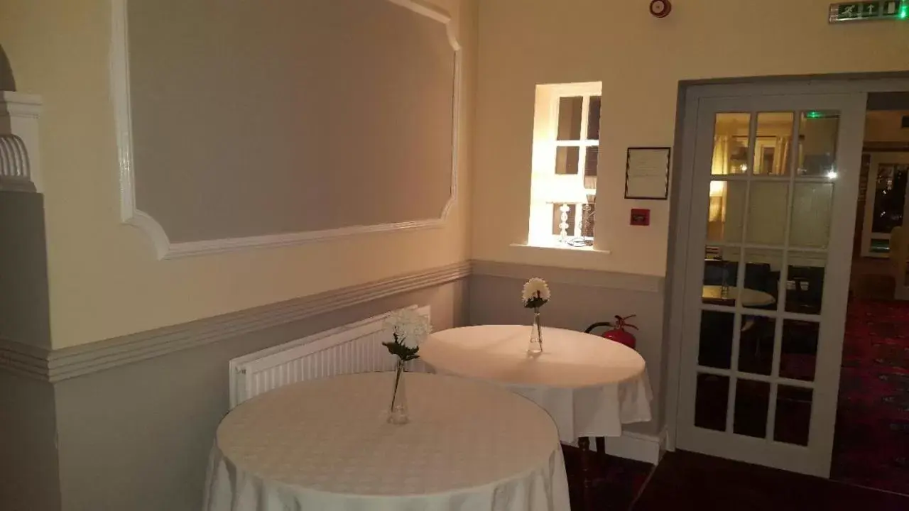 Seating area, Dining Area in The Waverley Hotel