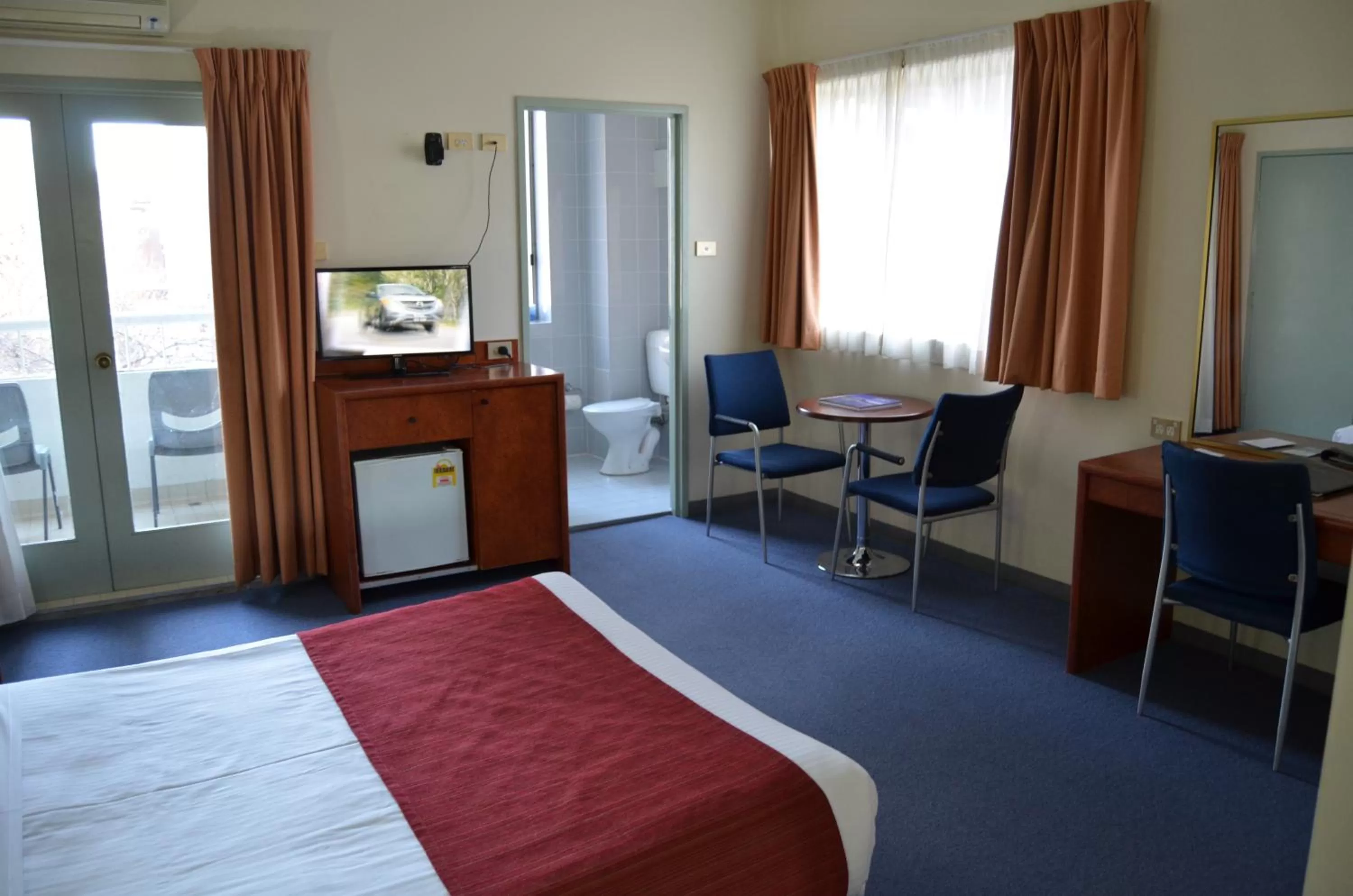 Photo of the whole room, Bed in Devere Hotel