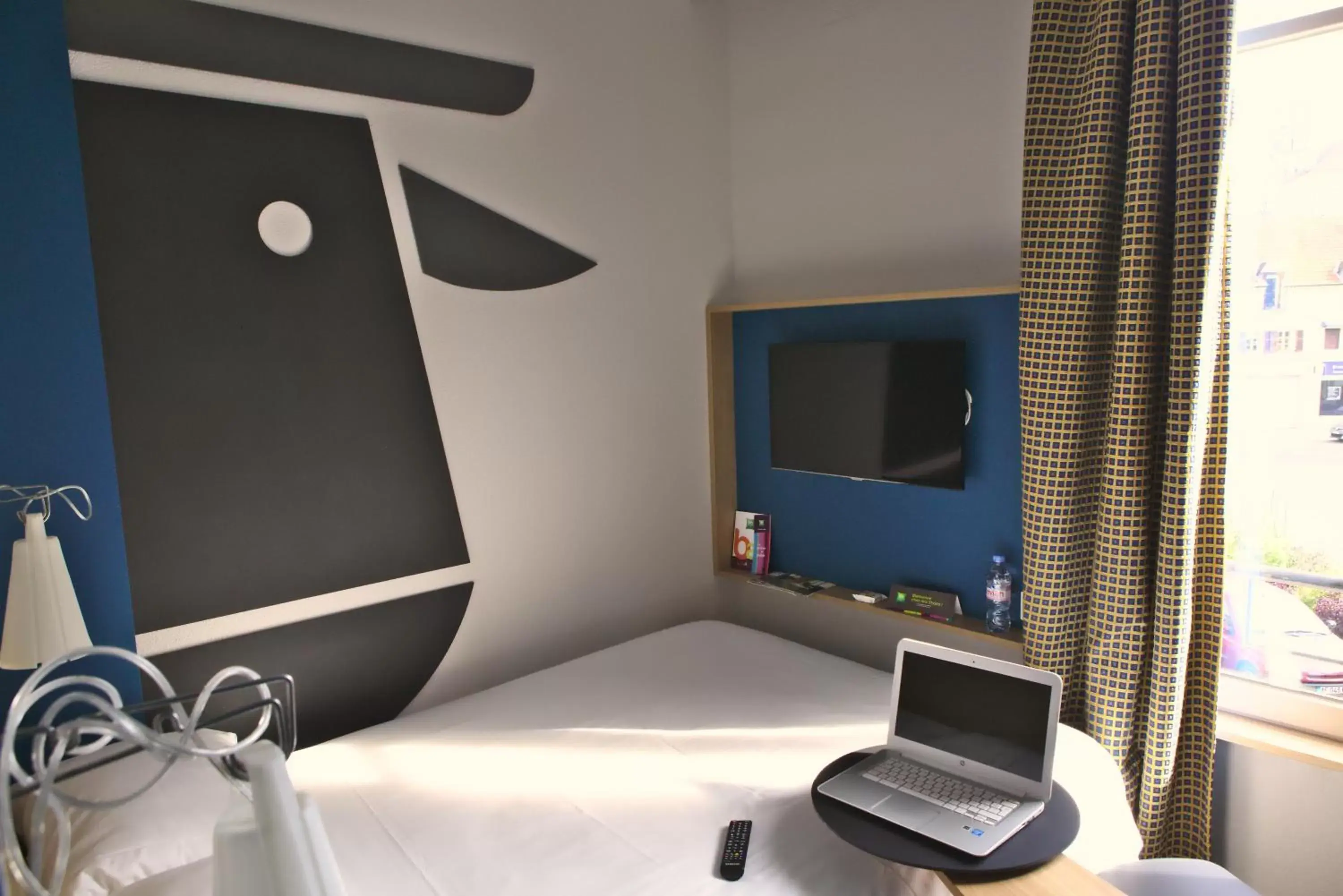 Property building, Bed in ibis Styles Moulins Centre Property building, Bed in ibis Styles Moulins Centre