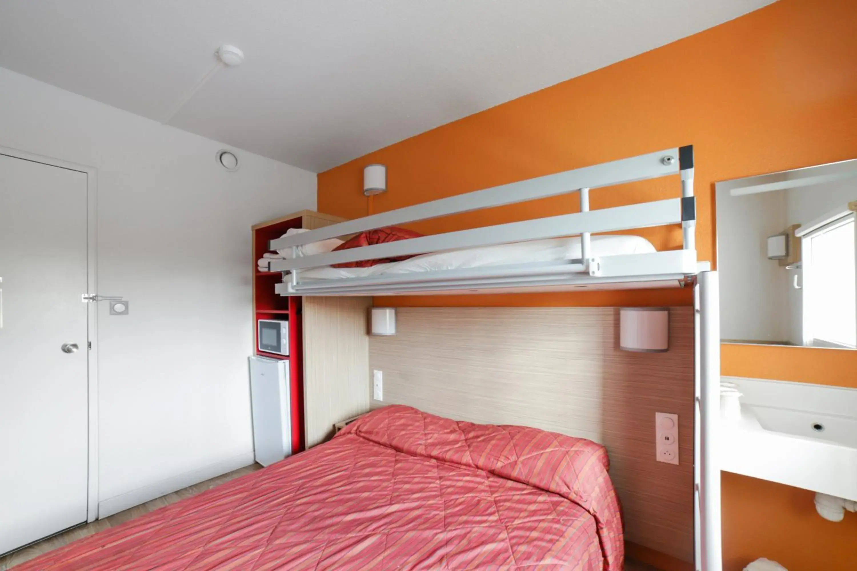 Bed, Bunk Bed in Premiere Classe Angers Est - St Barthelemy D'Anjou