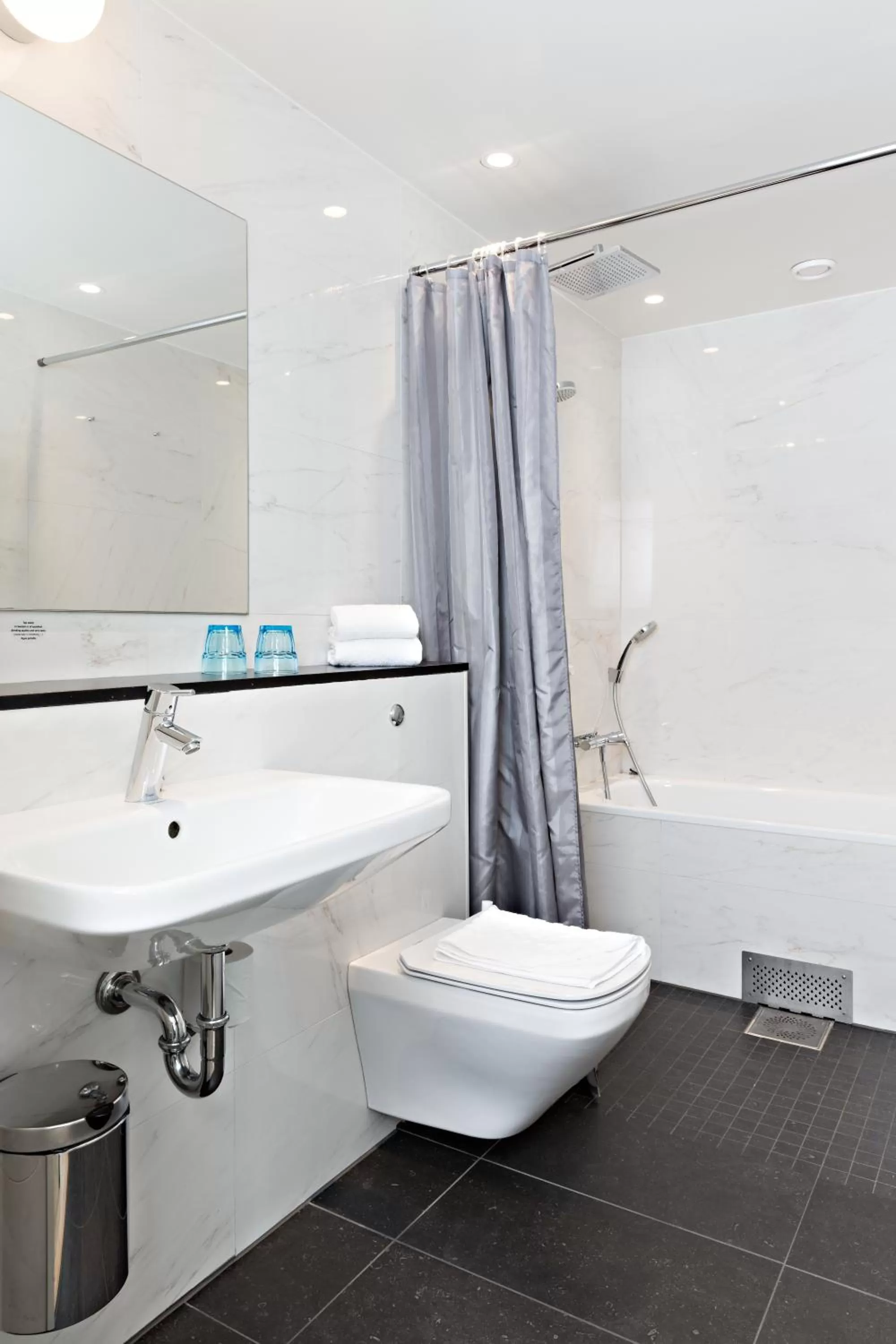 Bathroom in Hotel Allén - Sure Hotel by Best Western Allen