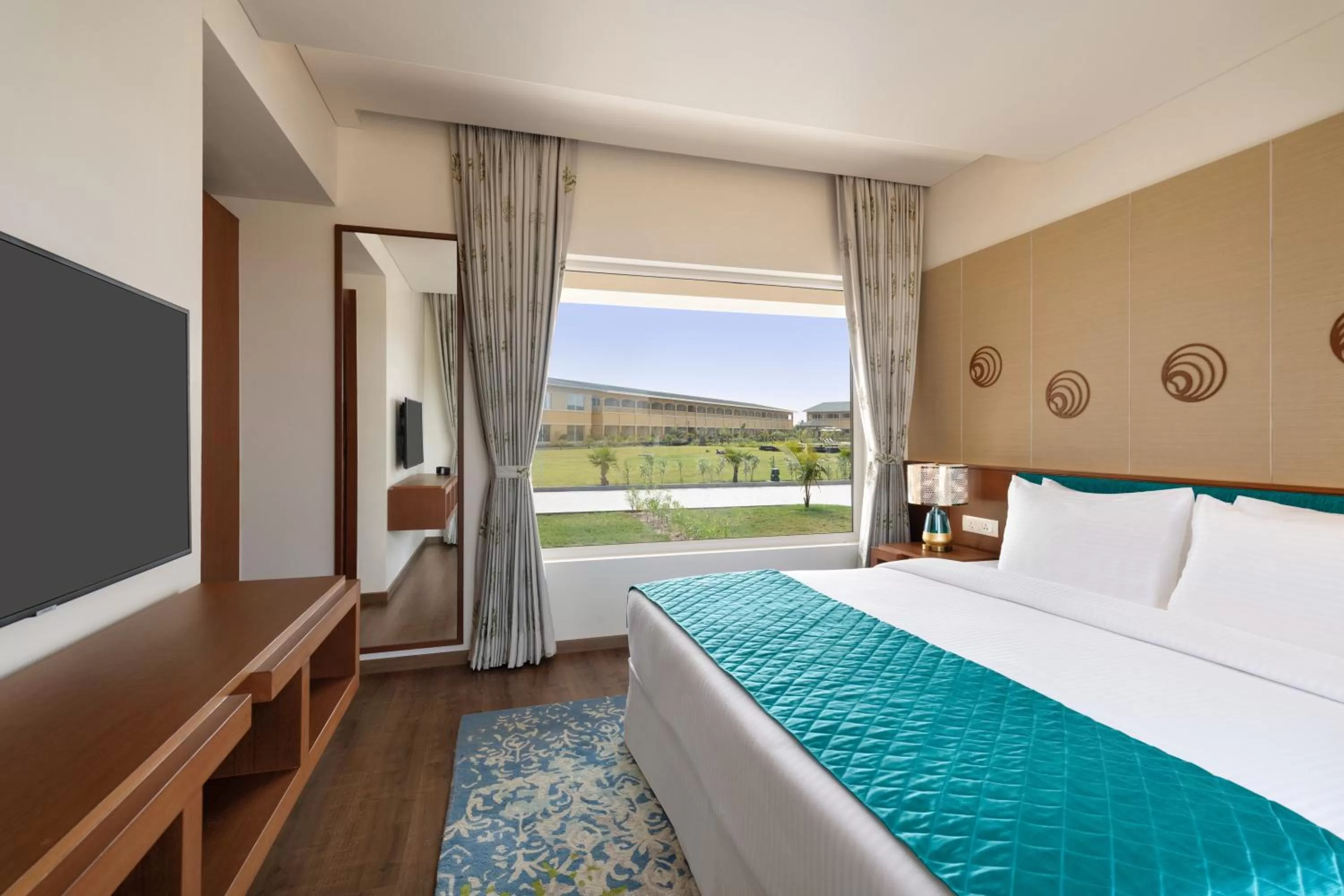 Bedroom, Bed in Hawthorn Suites by Wyndham Dwarka