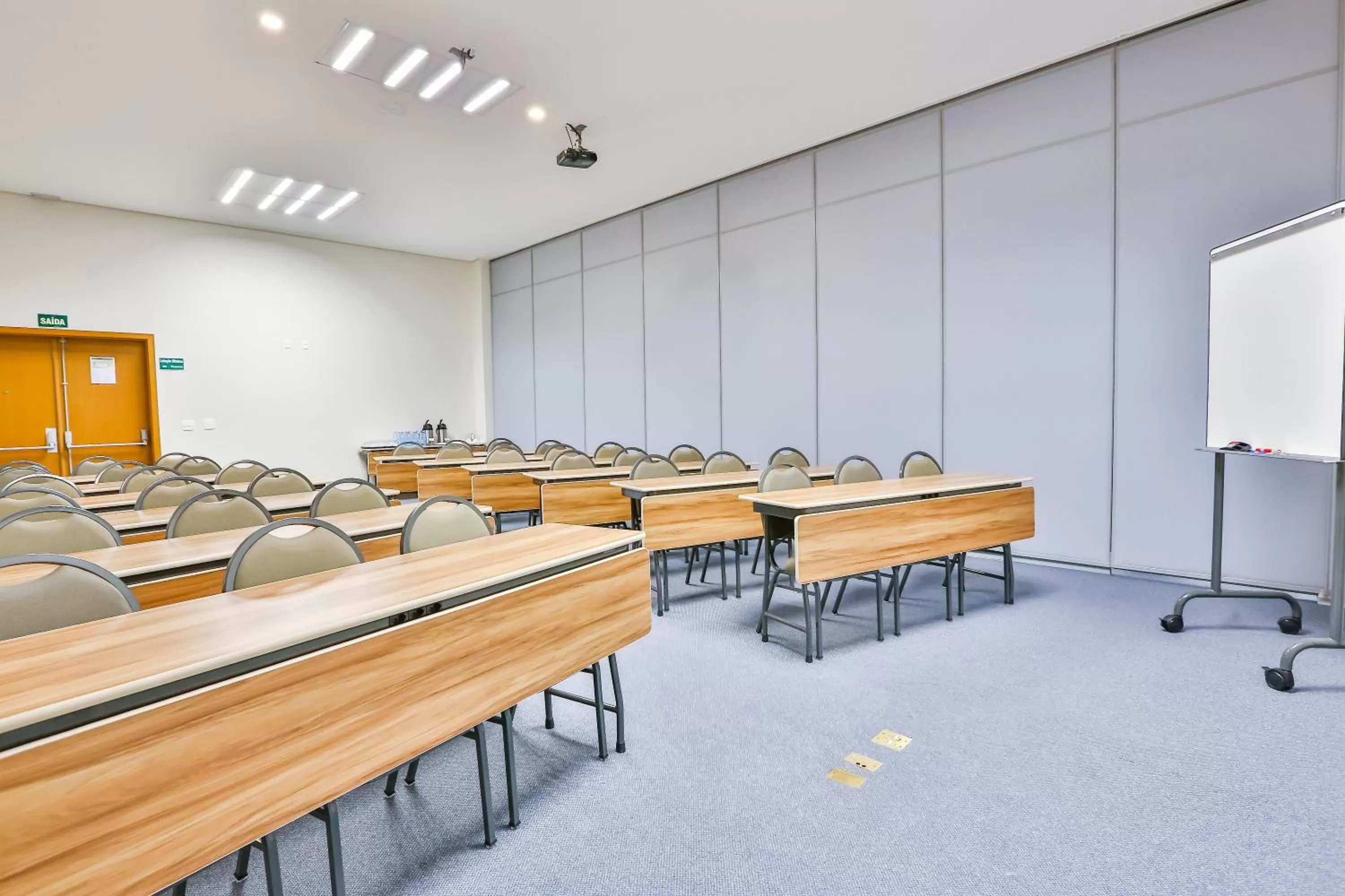 Meeting/conference room in Comfort Mogi Guaçu