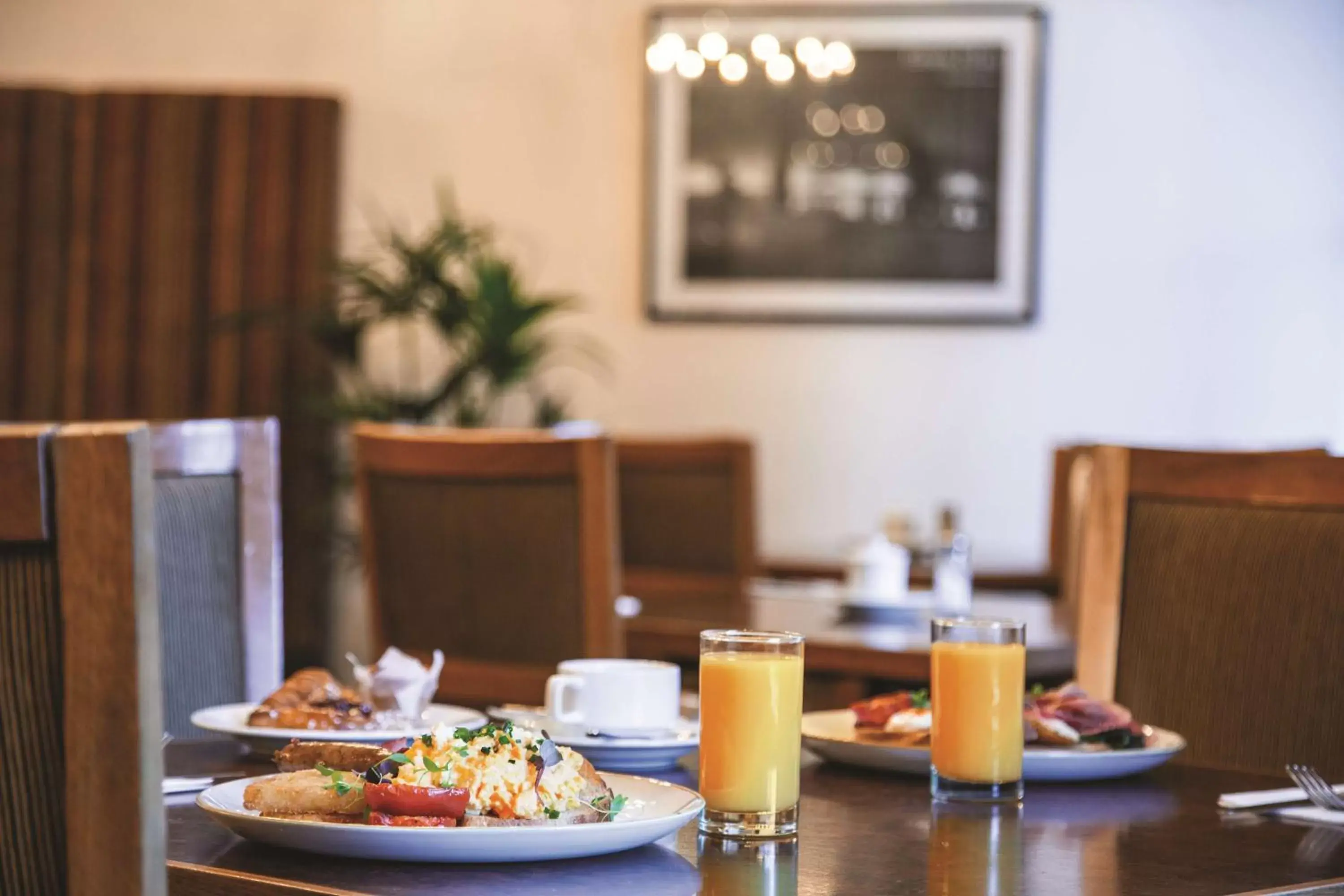 Breakfast, Restaurant/Places to Eat in The Savoy Hotel on Little Collins Melbourne