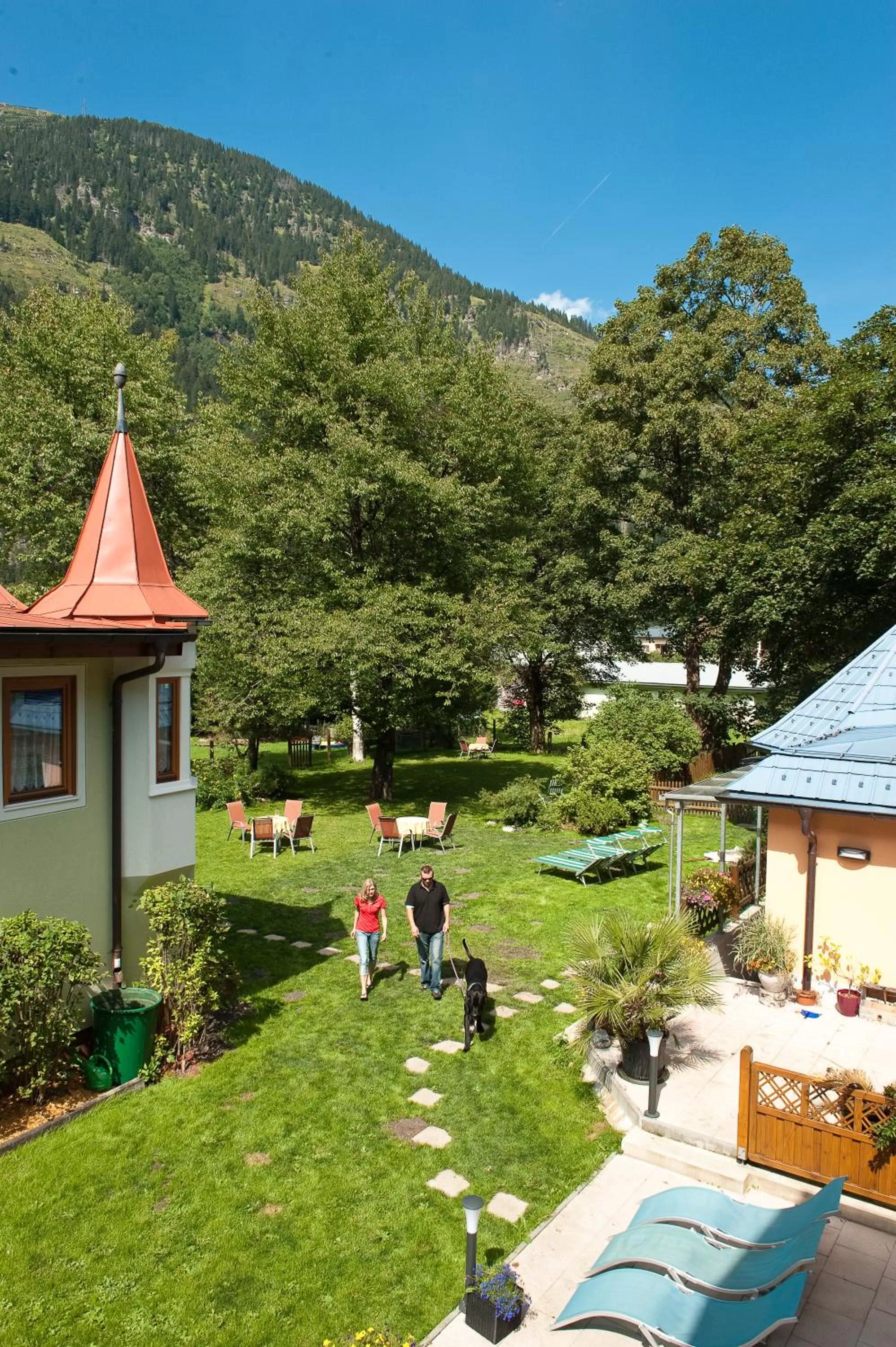 Facade/entrance in GRUBERS, Hotel Appartments Gastein
