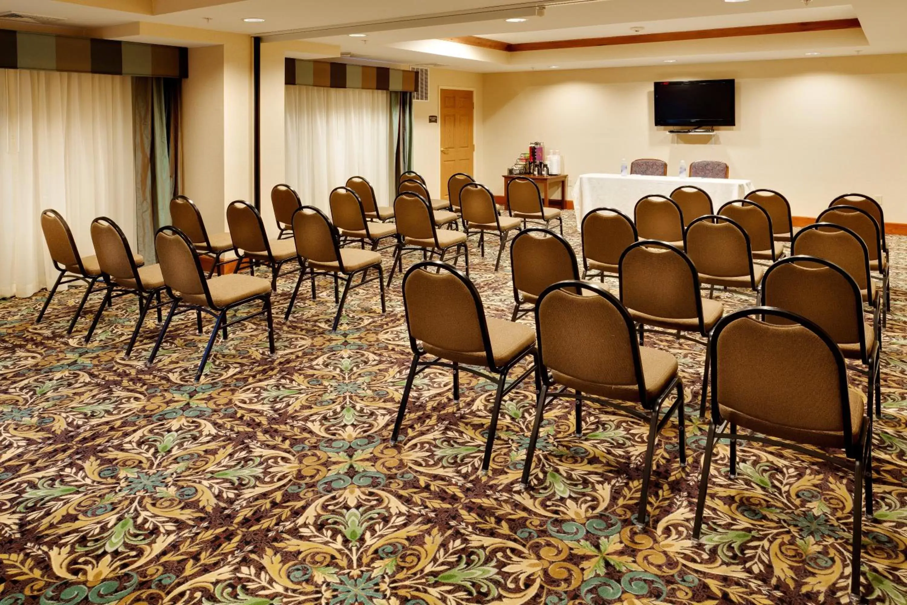 Meeting/conference room in Staybridge Suites Harrisburg-Hershey, an IHG Hotel