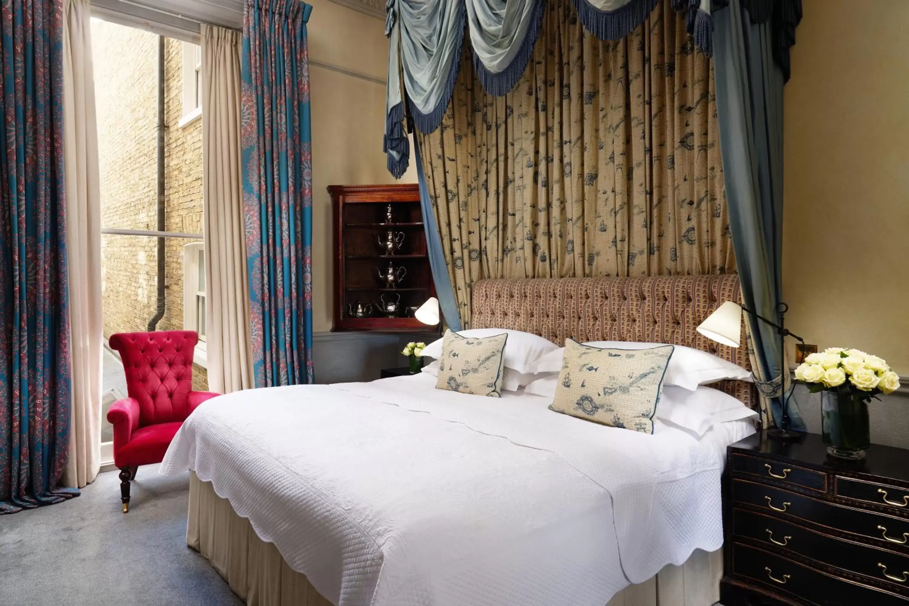 Bedroom, Bed in The Pelham London - Starhotels Collezione