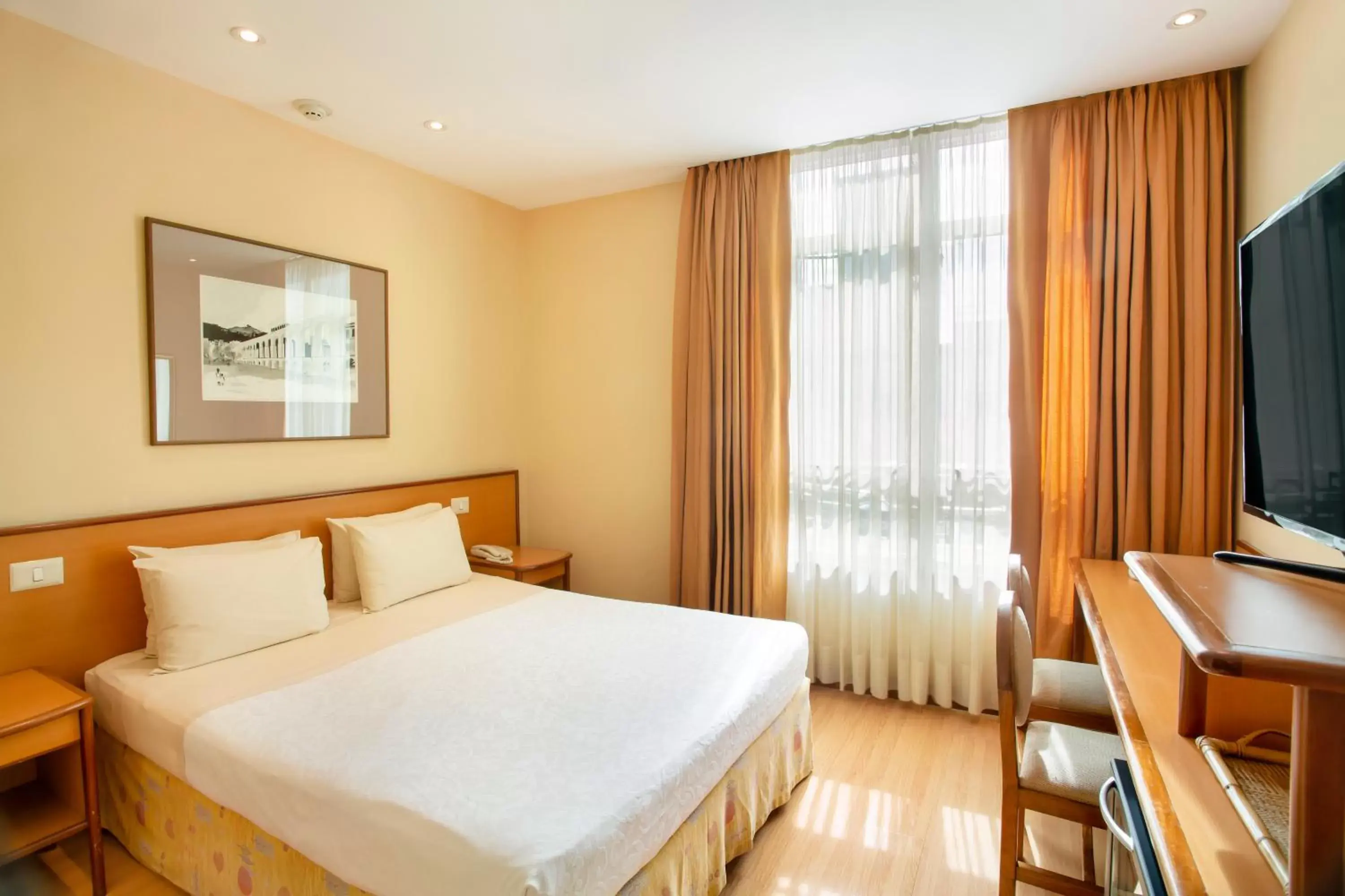 Bed in Windsor Asturias Hotel Bed in Windsor Asturias Hotel