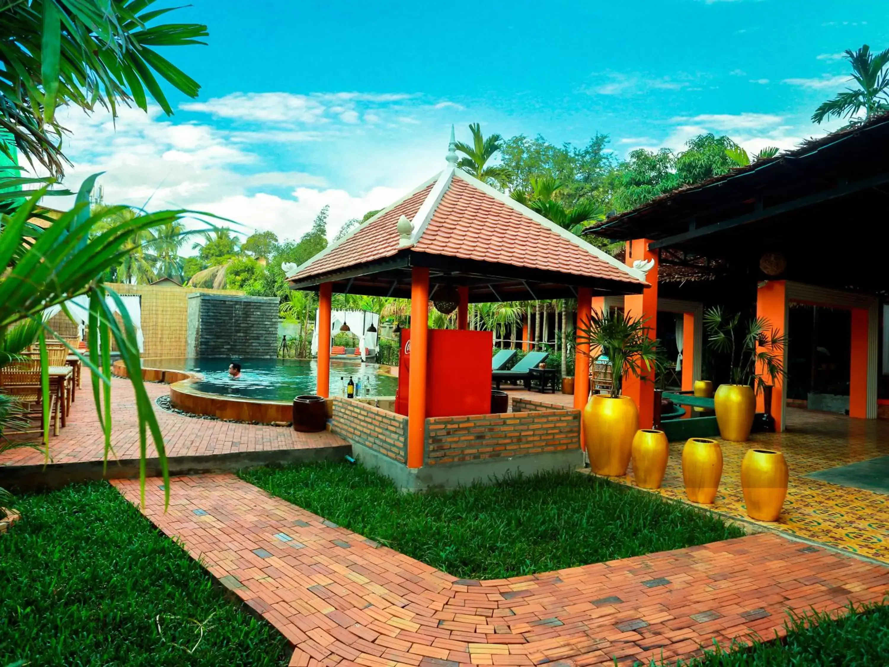 Garden, Swimming Pool in Central Indochine D'angkor Hotel