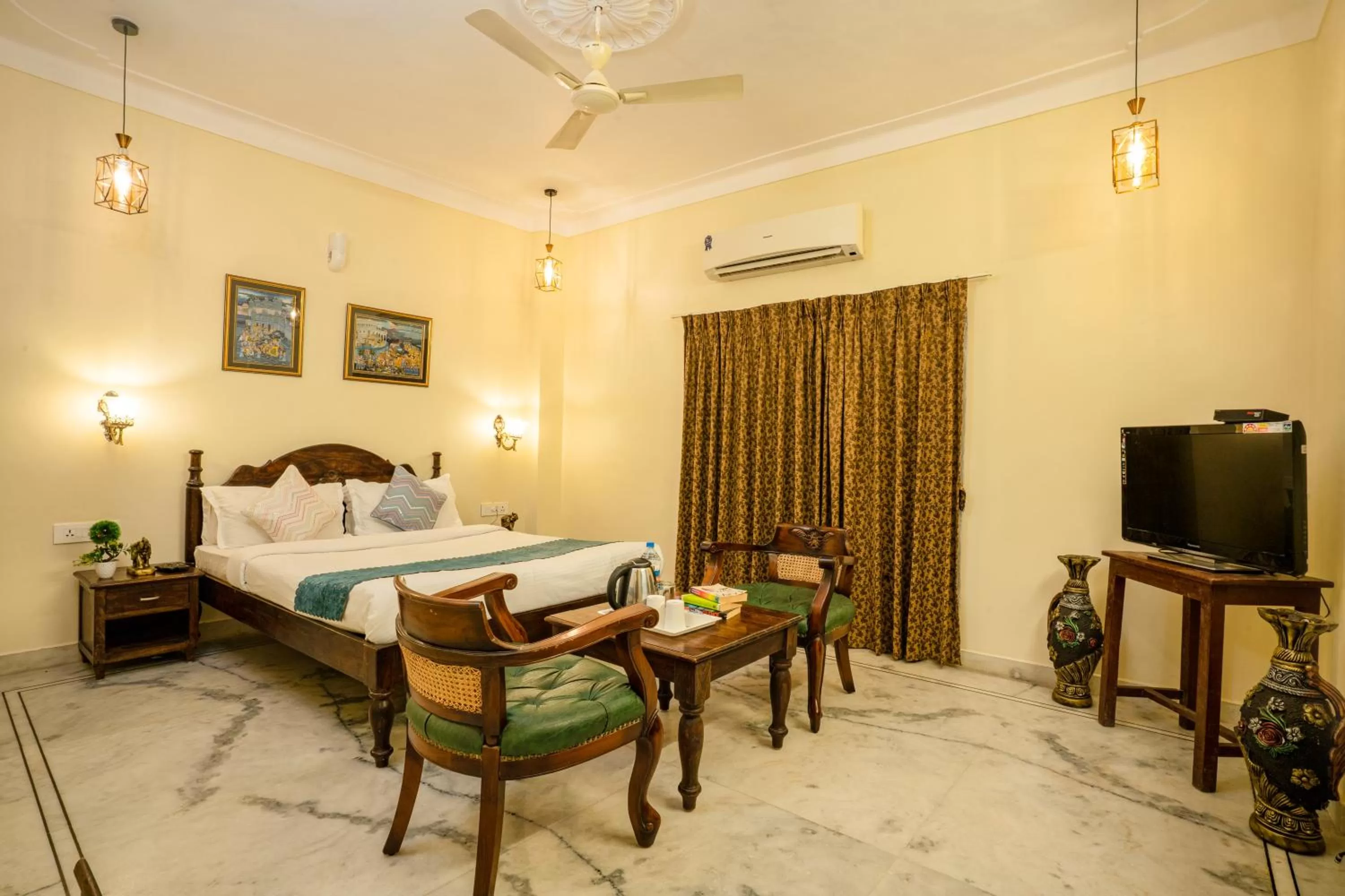 Bed in Tripli Hotels Shiv Villas